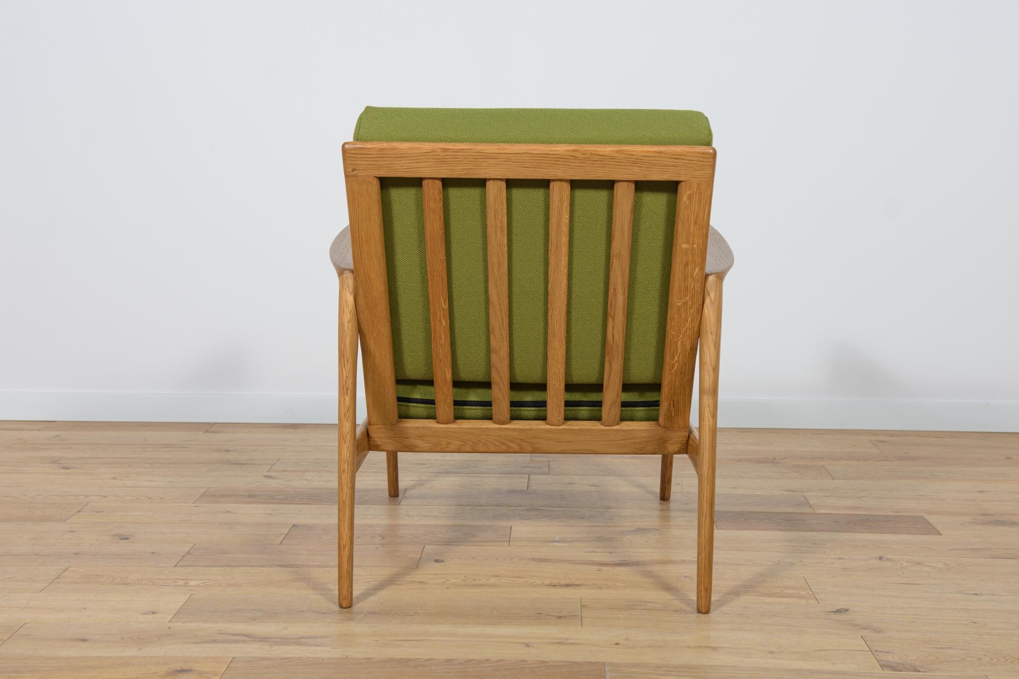 Mid-20th Century Model 300-139 Armchair from Swarzędz Factory, 1960s For Sale