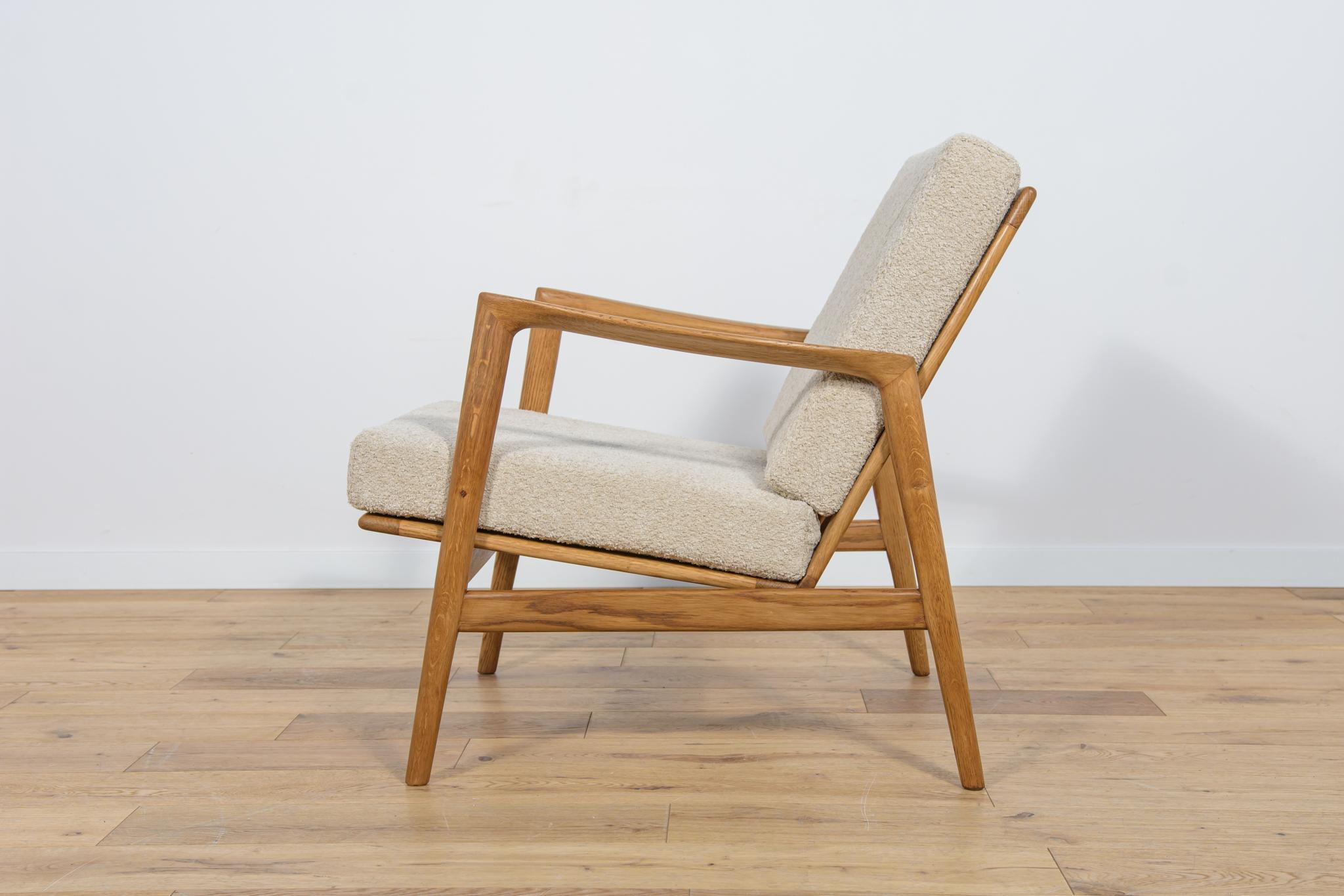 Fabric Model 300-139 Armchair from Swarzędz Factory, 1960s For Sale