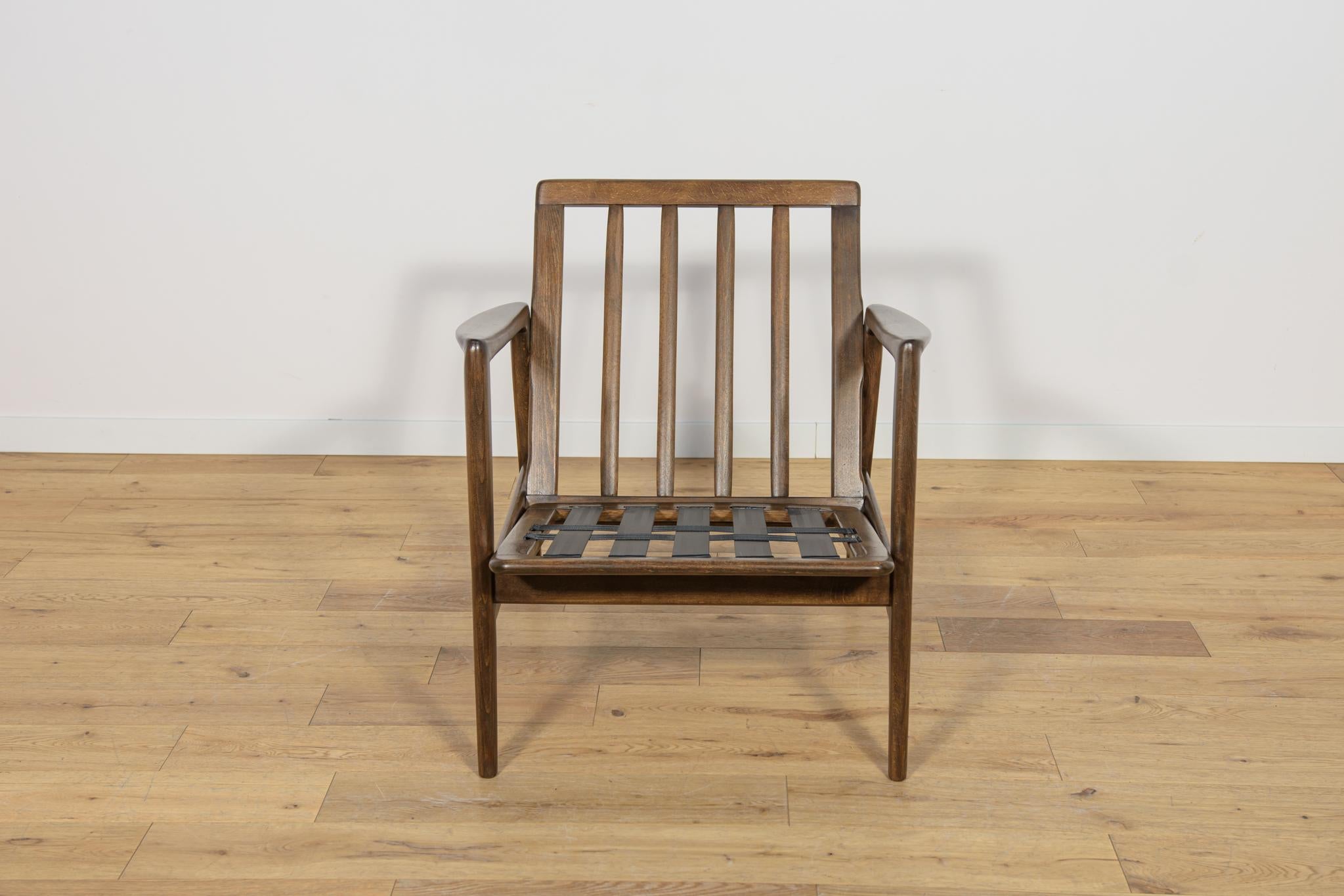 Sillón Modelo 300-139 de la Fábrica Swarzędz, Polonia, años 60 Tela en venta