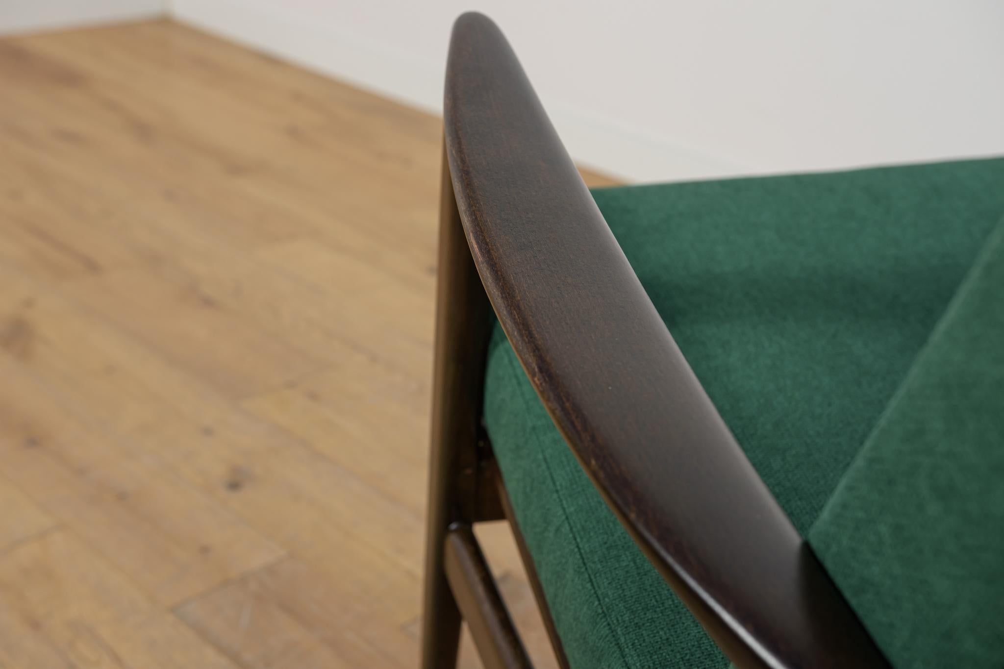 Fauteuil modèle 300-139 de la fabrique de meubles Swarzędz, années 1960 en vente 7