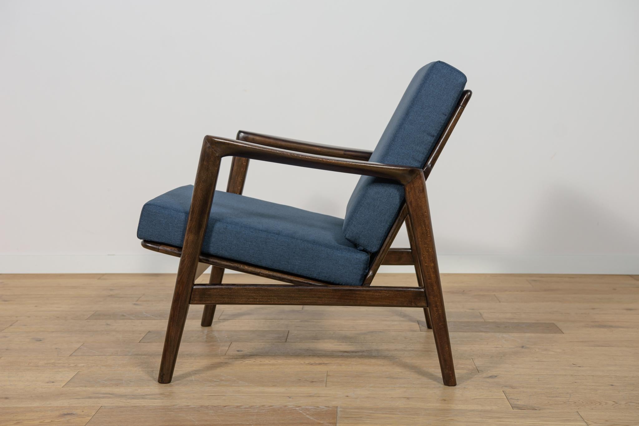 Falegnameria Poltrona Model 300-139 di Swarzędz Furniture Factory, anni '60 in vendita