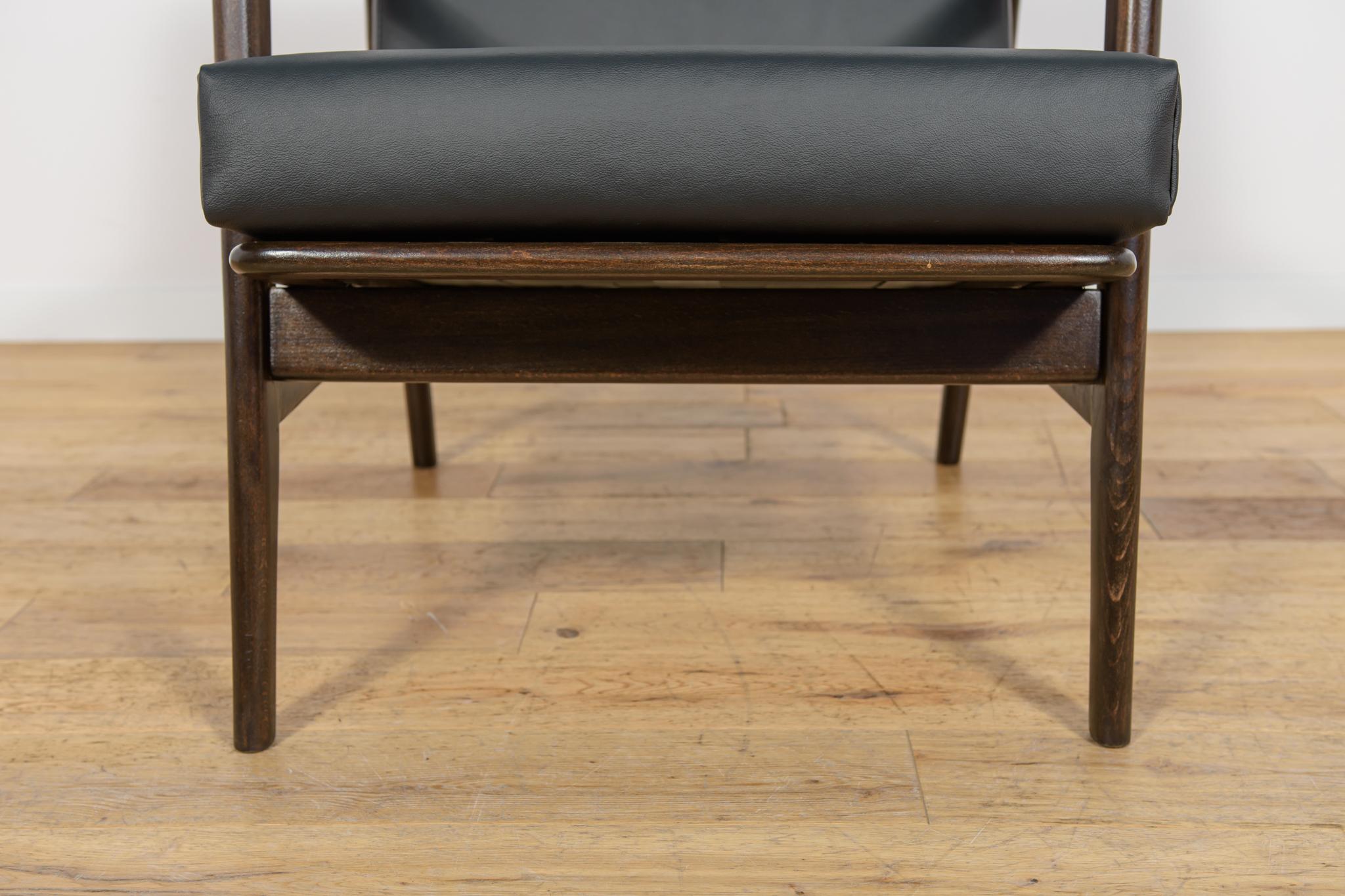 Sillón Modelo 300-139 de la Fábrica de Muebles Swarzędz, Polonia, años 60 en venta 3