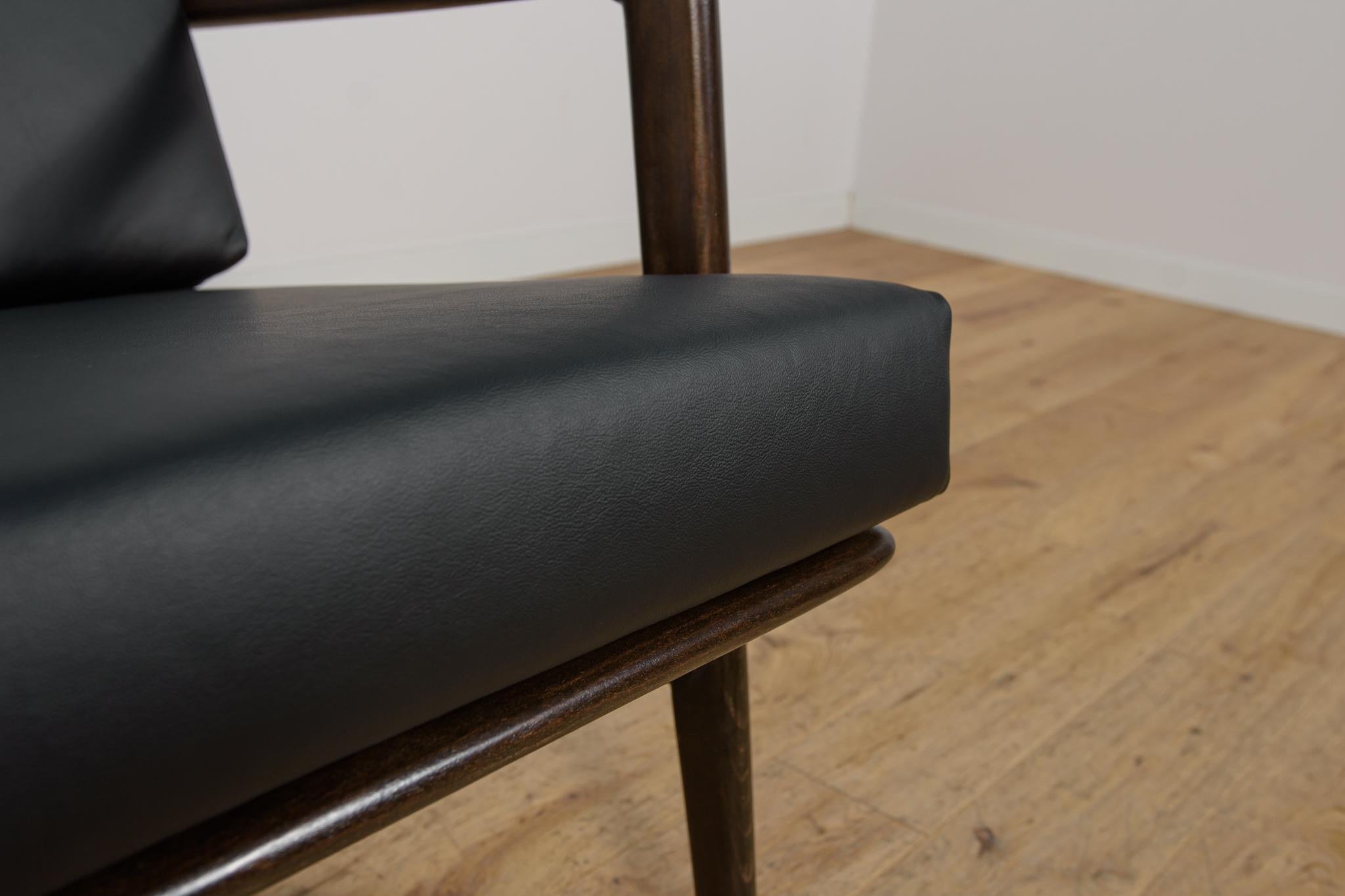 Sillón Modelo 300-139 de la Fábrica de Muebles Swarzędz, Polonia, años 60 en venta 6