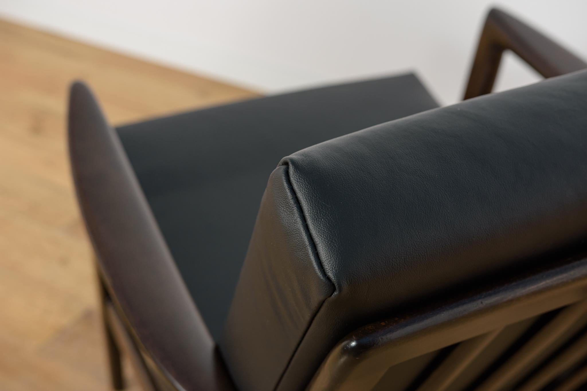 Sillón Modelo 300-139 de la Fábrica de Muebles Swarzędz, Polonia, años 60 en venta 8