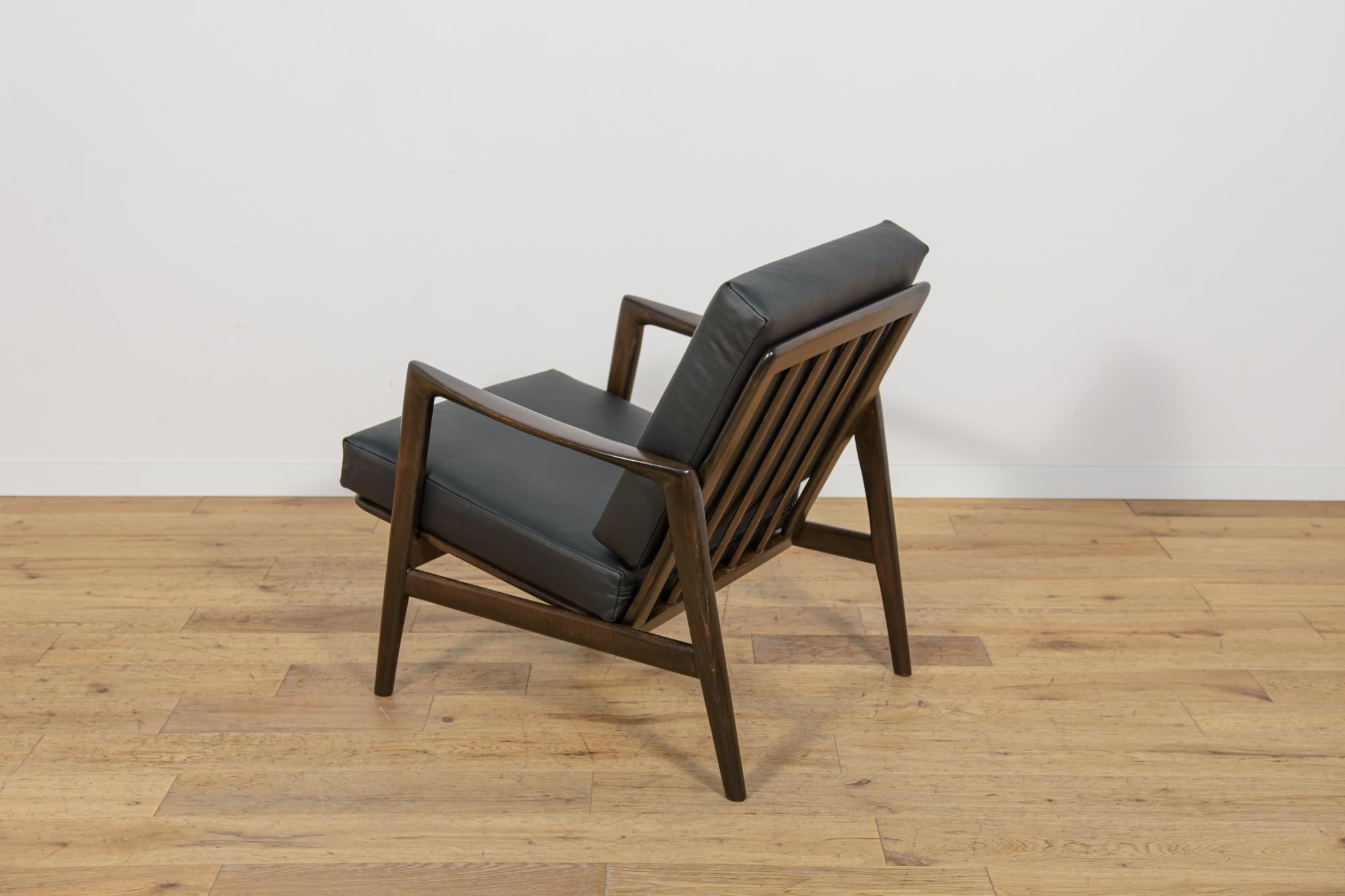 Sillón Modelo 300-139 de la Fábrica de Muebles Swarzędz, Polonia, años 60 mediados del siglo XX en venta