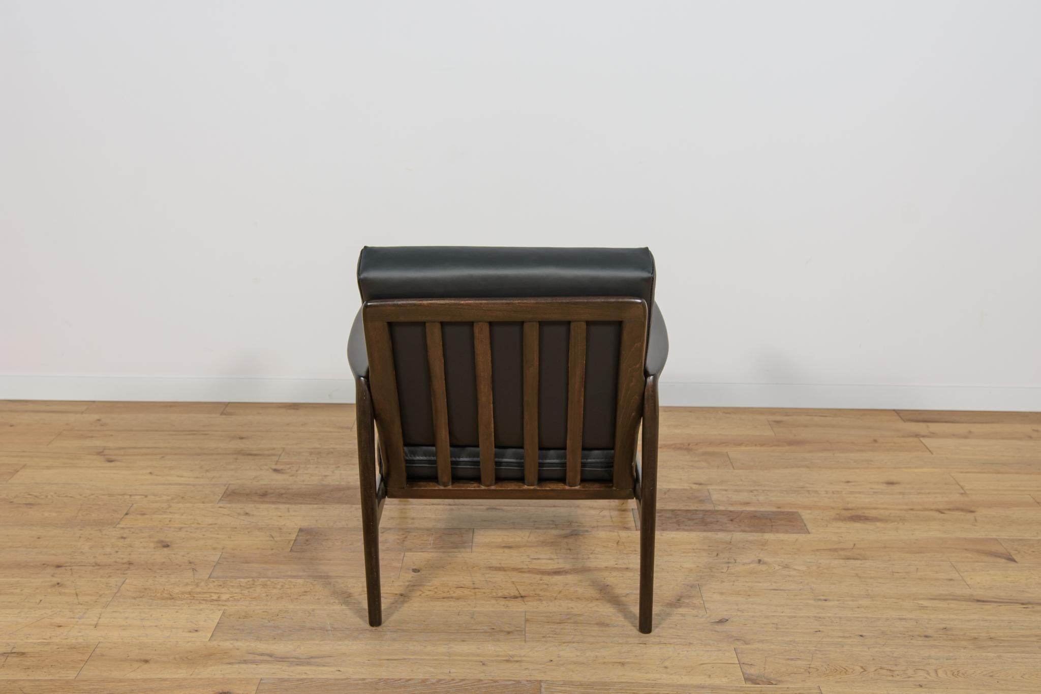 Sillón Modelo 300-139 de la Fábrica de Muebles Swarzędz, Polonia, años 60 Haya en venta