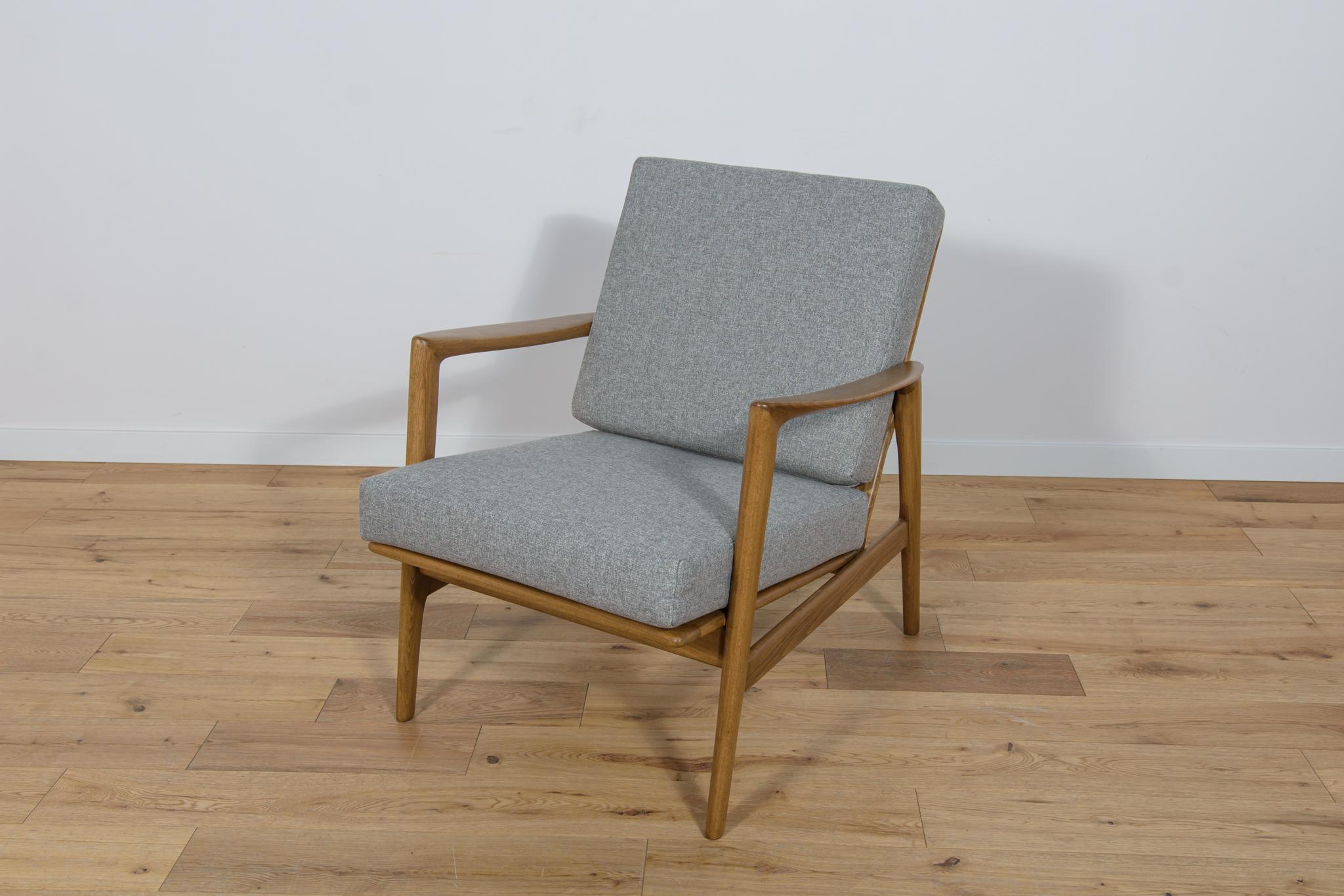 Model 300-139 Armchairs from Swarzędz Factory, 1960s, Set of 2 For Sale 3