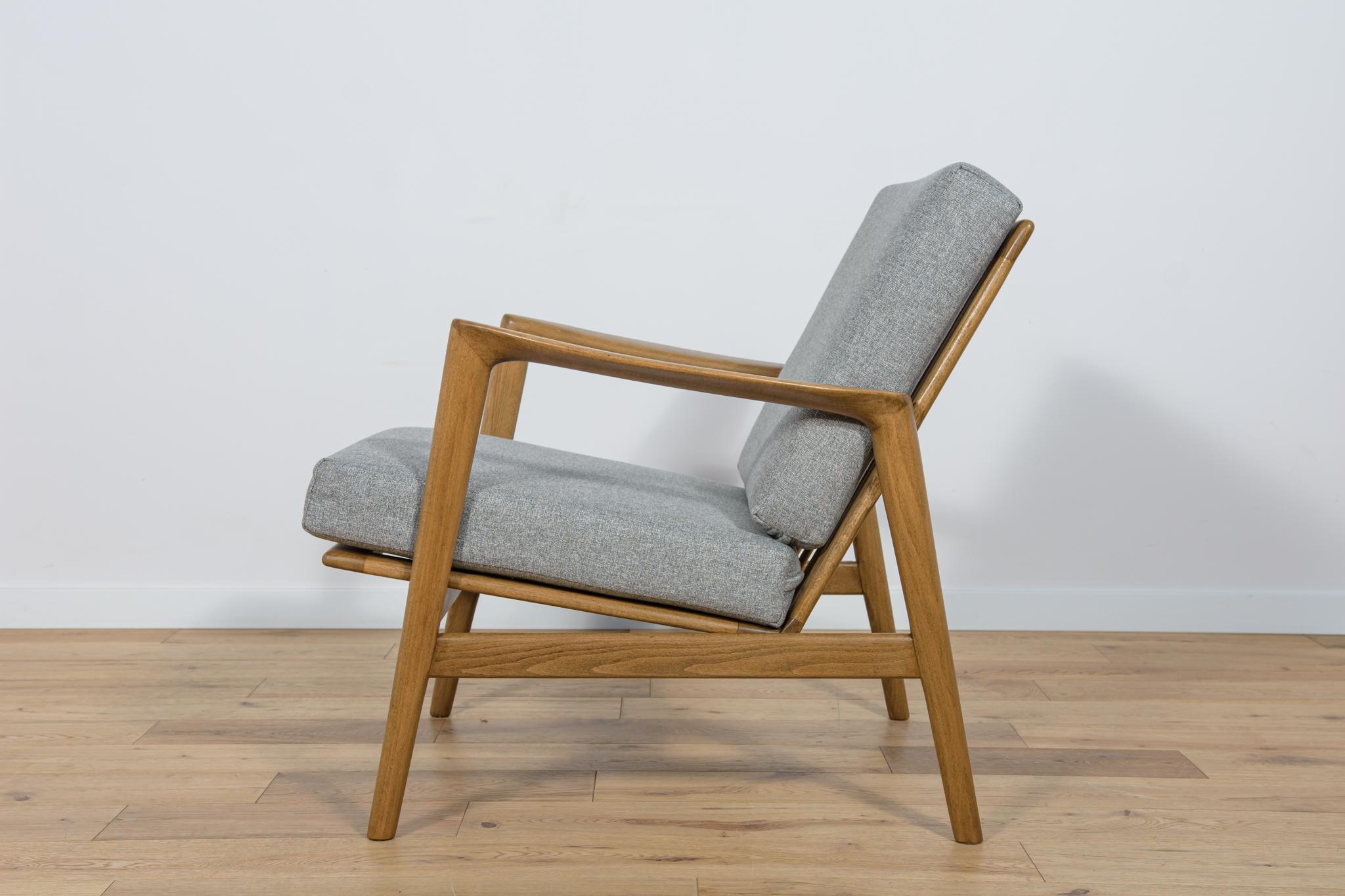 Model 300-139 Armchairs from Swarzędz Factory, 1960s, Set of 2 For Sale 4