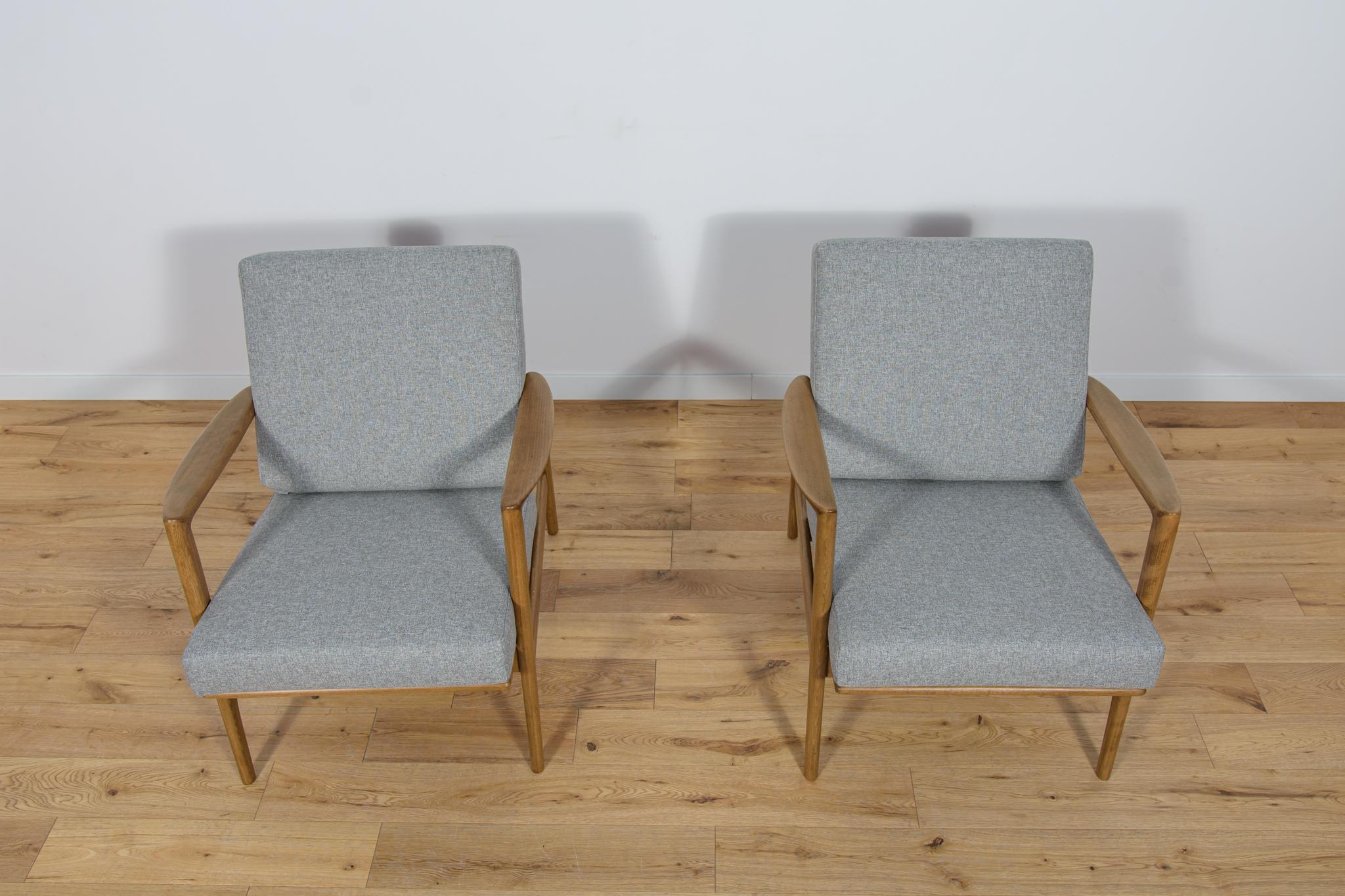 Polish Model 300-139 Armchairs from Swarzędz Factory, 1960s, Set of 2 For Sale