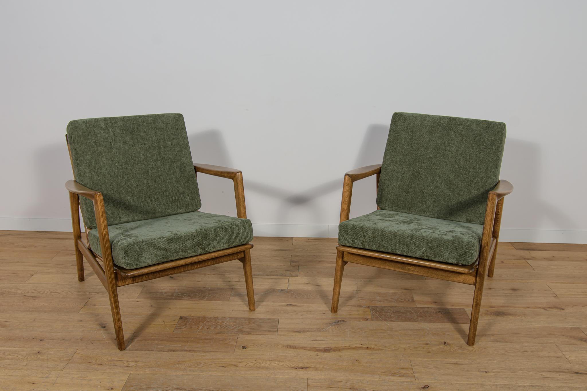 Polonais Fauteuils modèle 300-139 de l'usine Swarzędz, années 1960, ensemble de 2 en vente