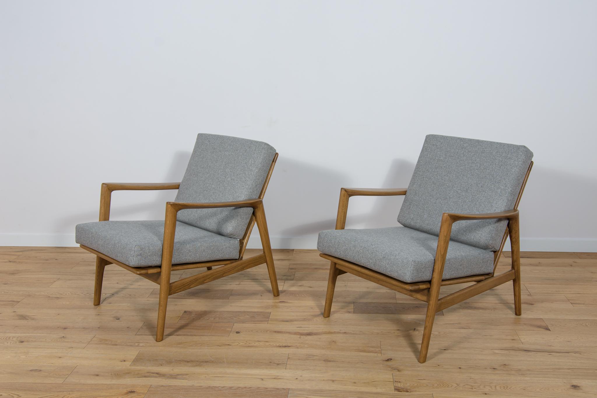Woodwork Model 300-139 Armchairs from Swarzędz Factory, 1960s, Set of 2 For Sale