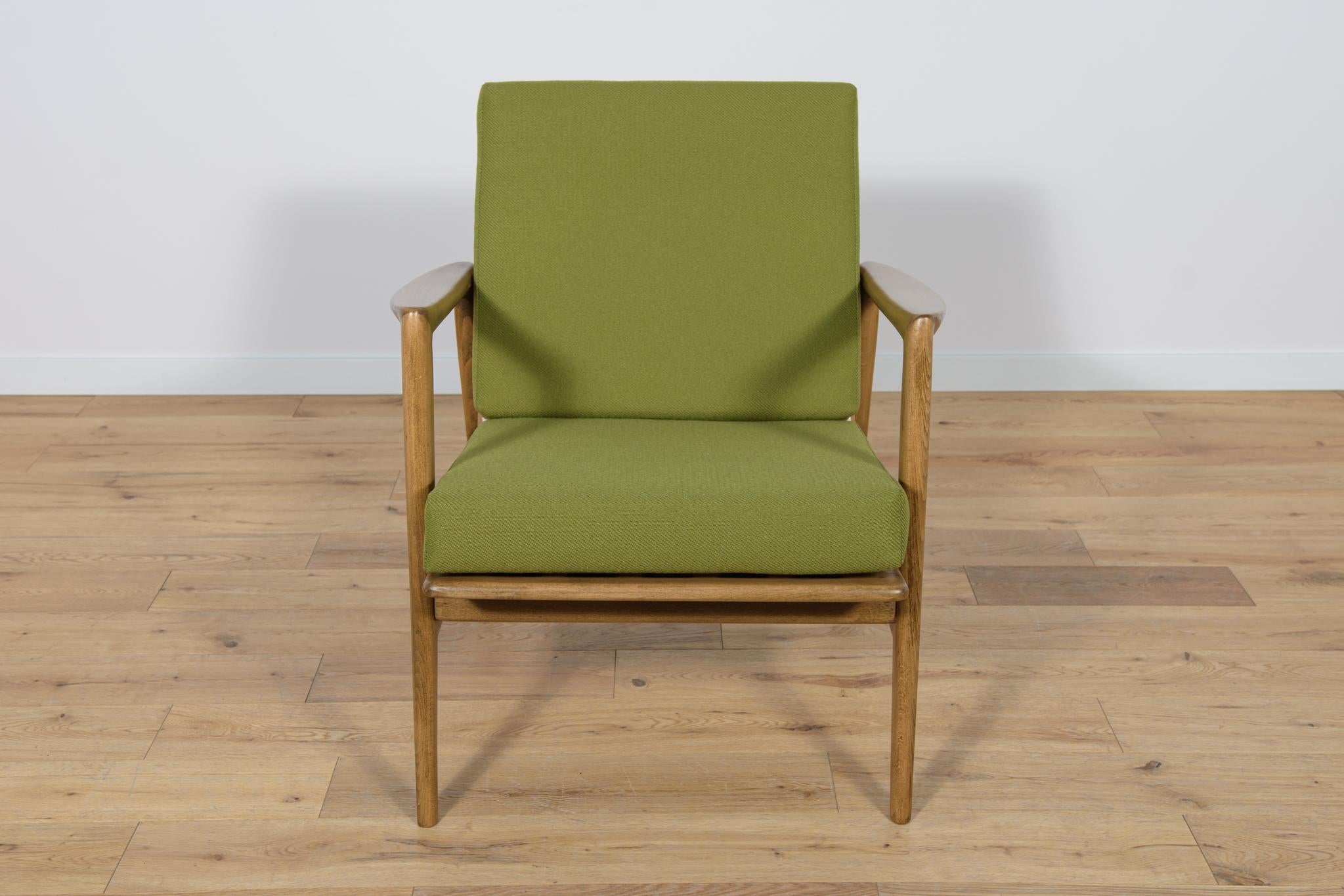 Mid-20th Century Model 300-139 Armchairs from Swarzędz Factory, 1960s, Set of 2 For Sale