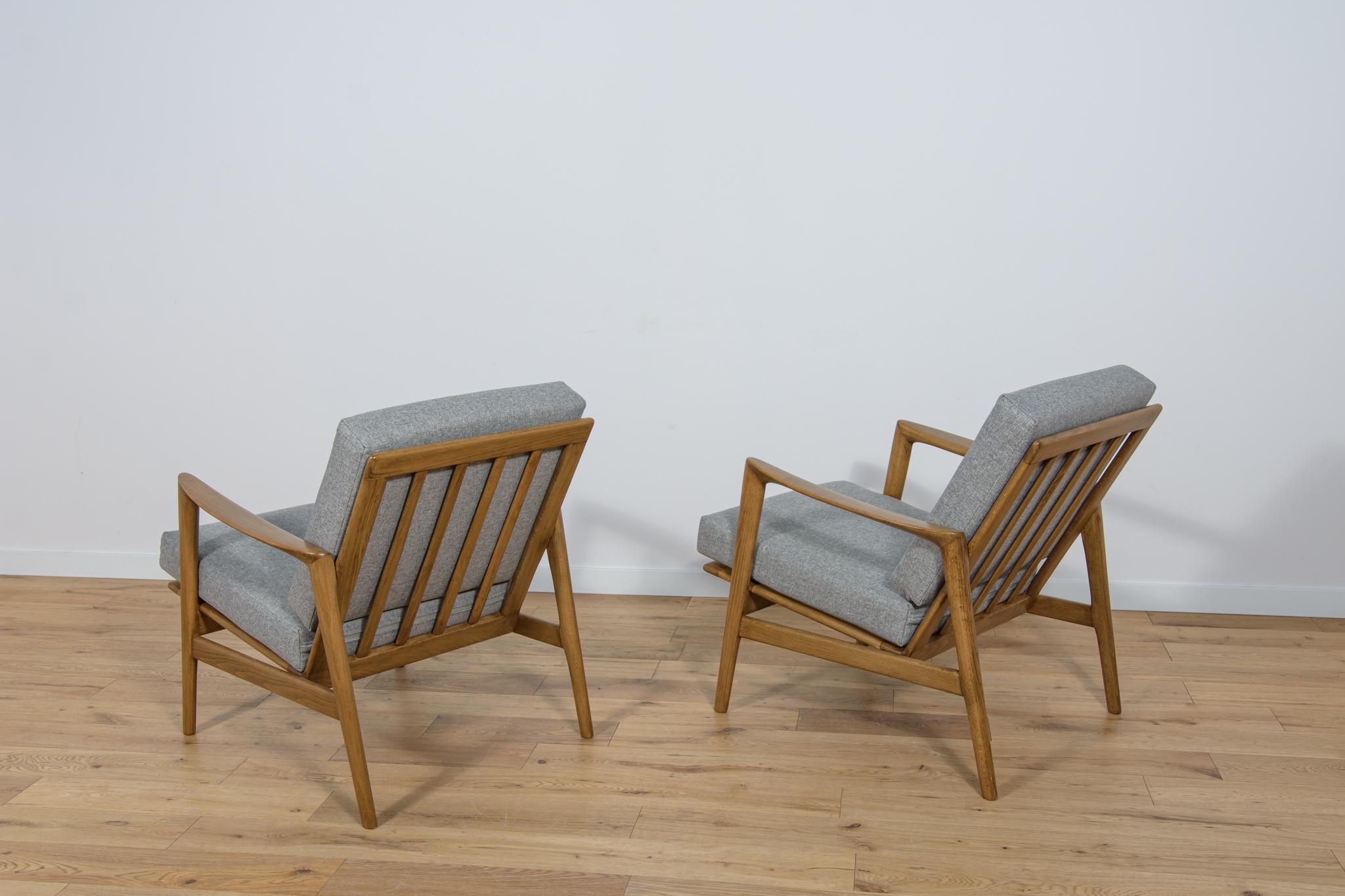 Fabric Model 300-139 Armchairs from Swarzędz Factory, 1960s, Set of 2 For Sale
