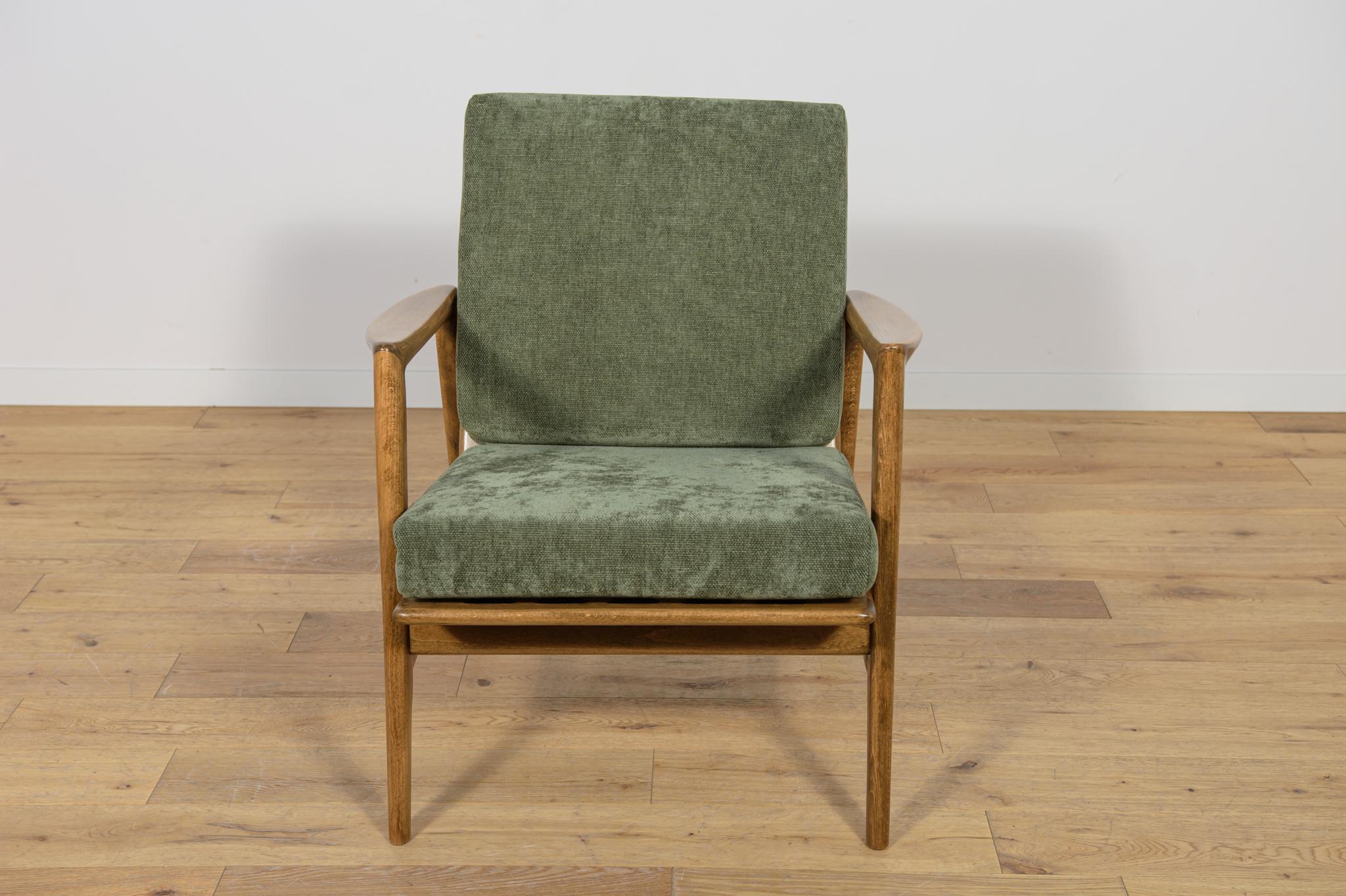 Tissu Fauteuils modèle 300-139 de l'usine Swarzędz, années 1960, ensemble de 2 en vente
