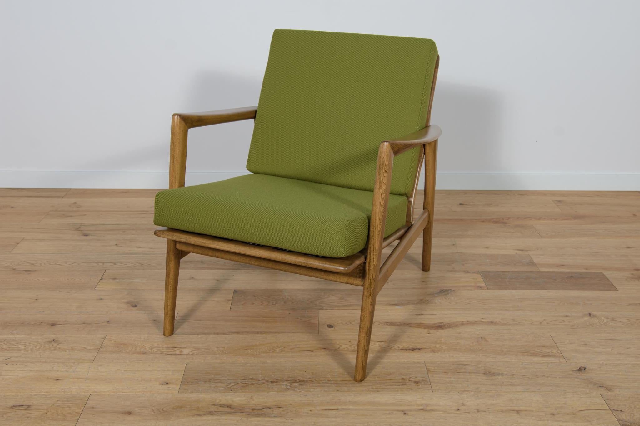 Model 300-139 Armchairs from Swarzędz Factory, 1960s, Set of 2 For Sale 1