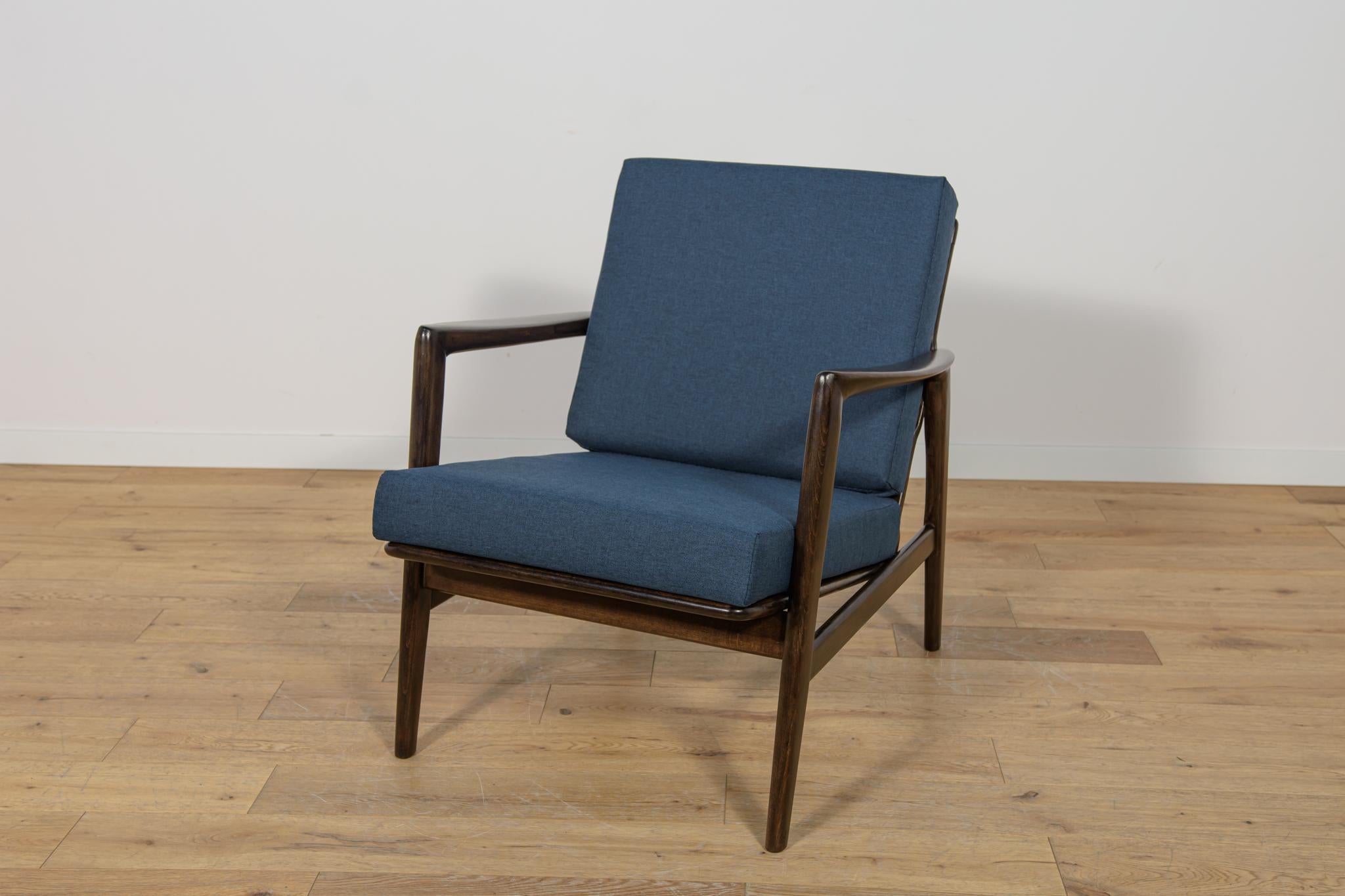 Poltrone Model 300-139 di Swarzędz Furniture Factory, anni '60, Set di 2 in vendita 3