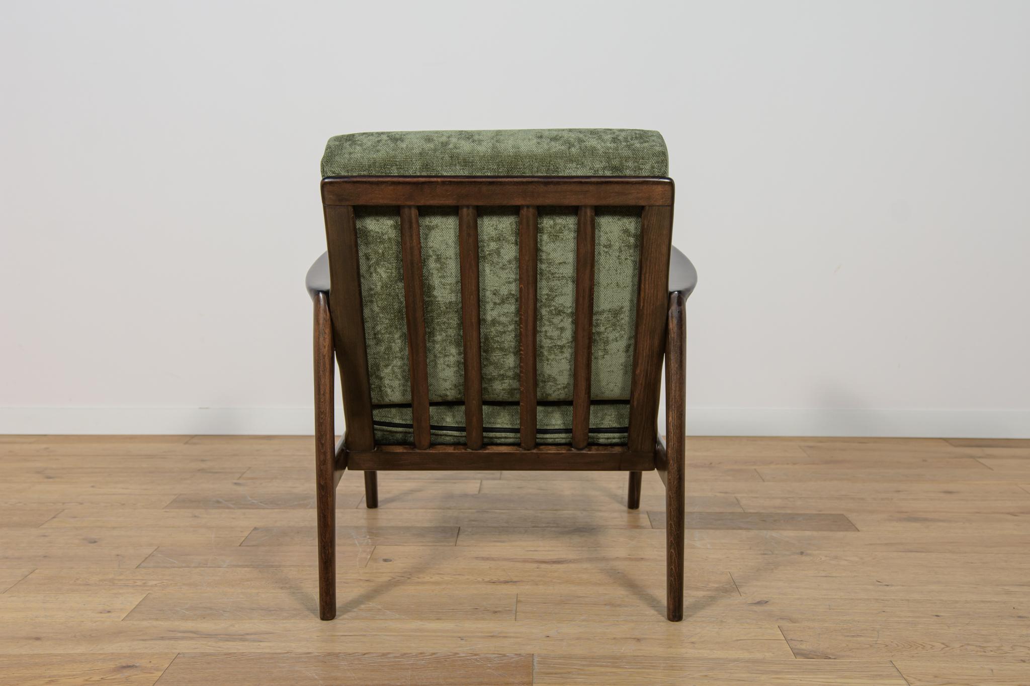 Poltrone Model 300-139 di Swarzędz Furniture Factory, anni '60, Set di 2 in vendita 4