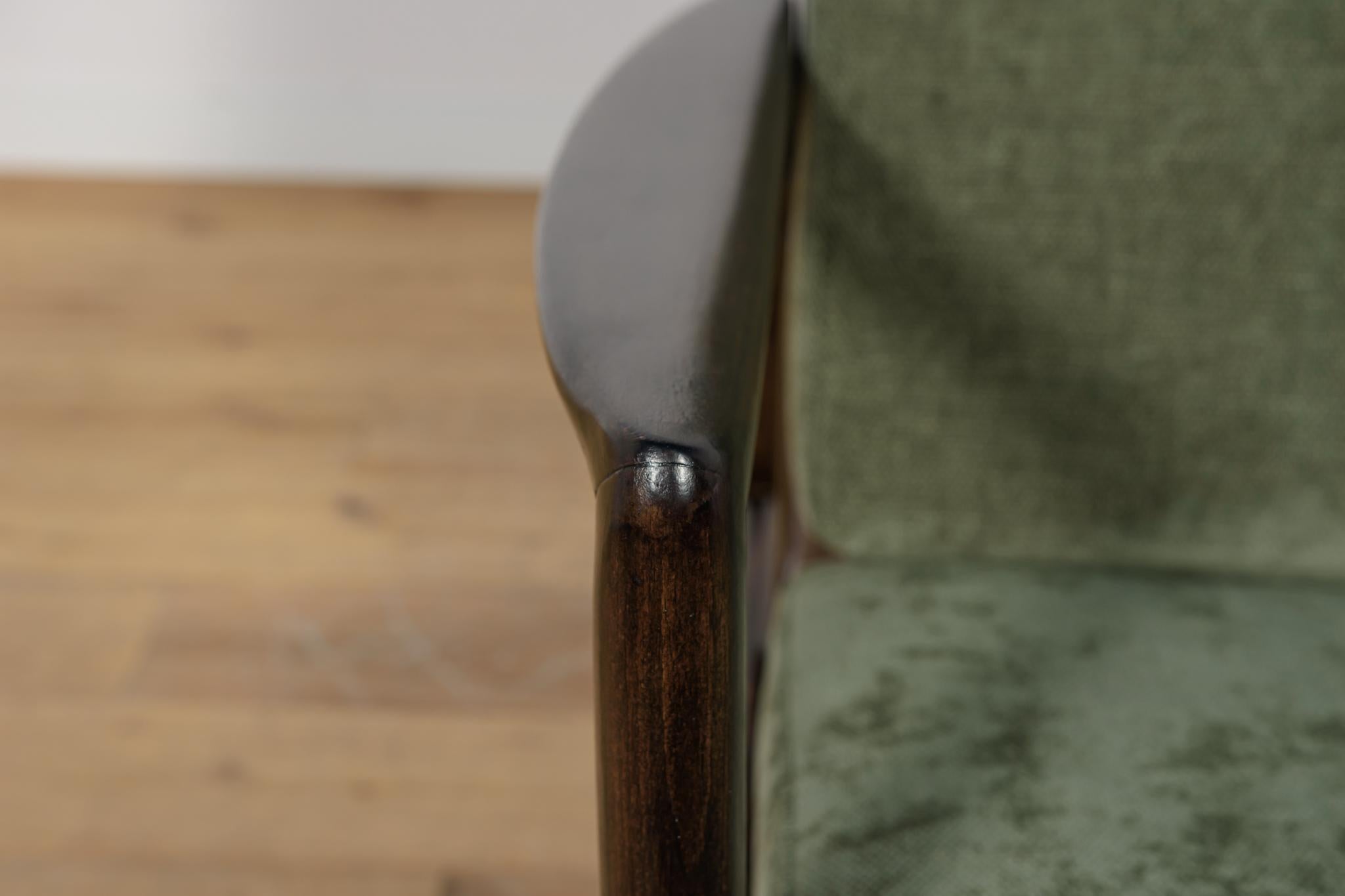 Poltrone Model 300-139 di Swarzędz Furniture Factory, anni '60, Set di 2 in vendita 7