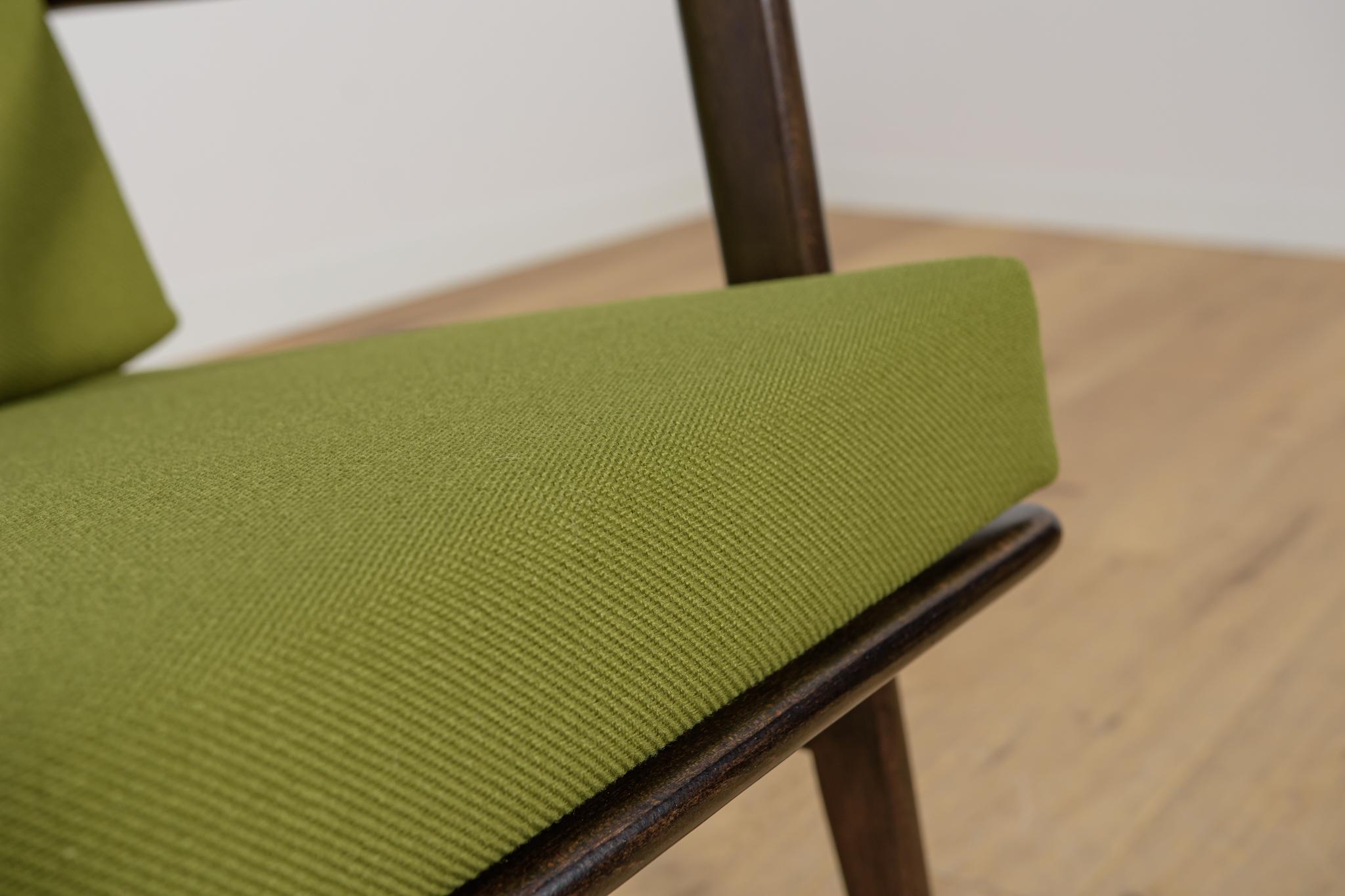 Model 300-139 Armchairs from Swarzędz Furniture Factory, 1960s, Set of 2 in vendita 8
