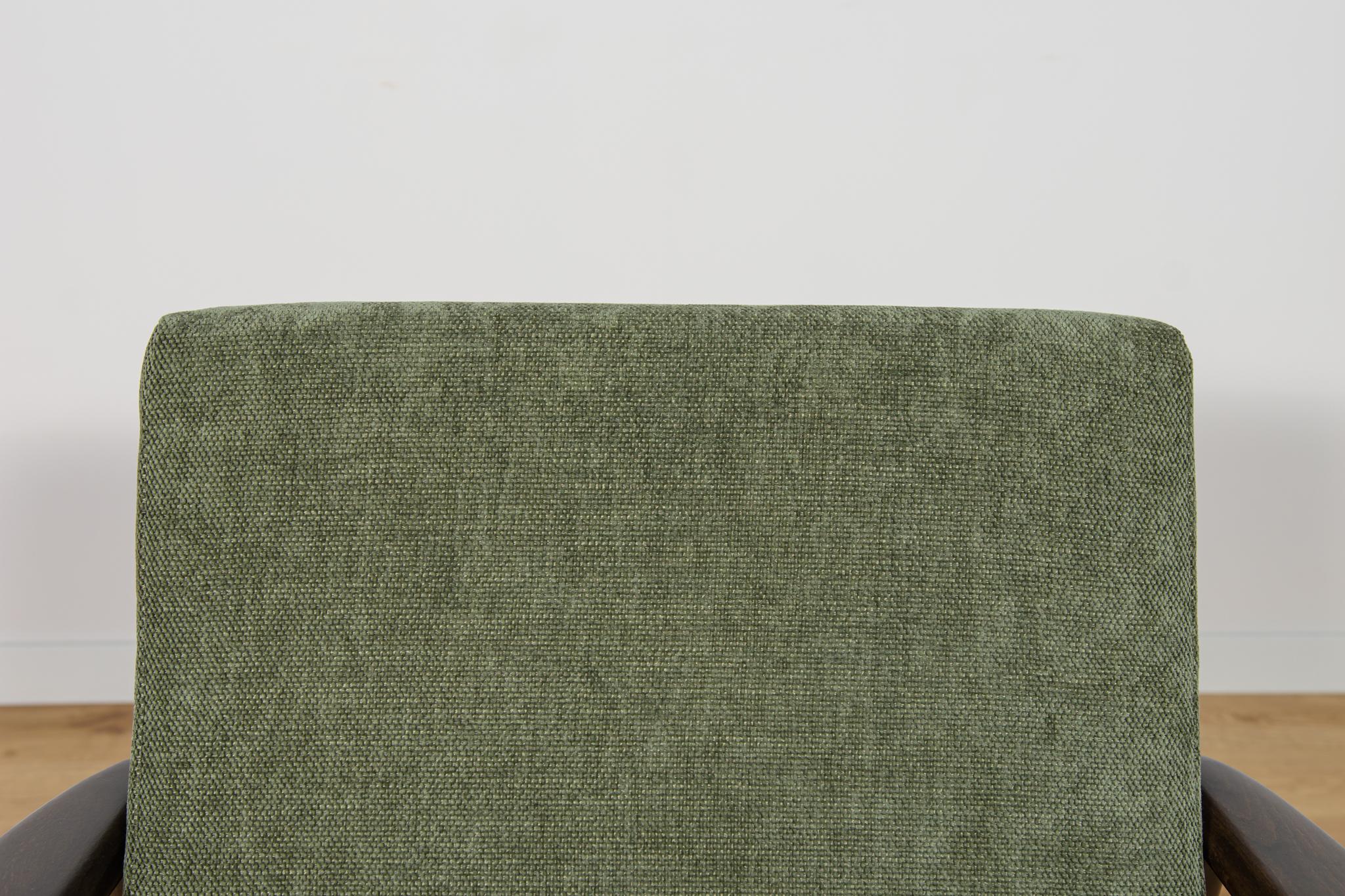 Poltrone Model 300-139 di Swarzędz Furniture Factory, anni '60, Set di 2 in vendita 9