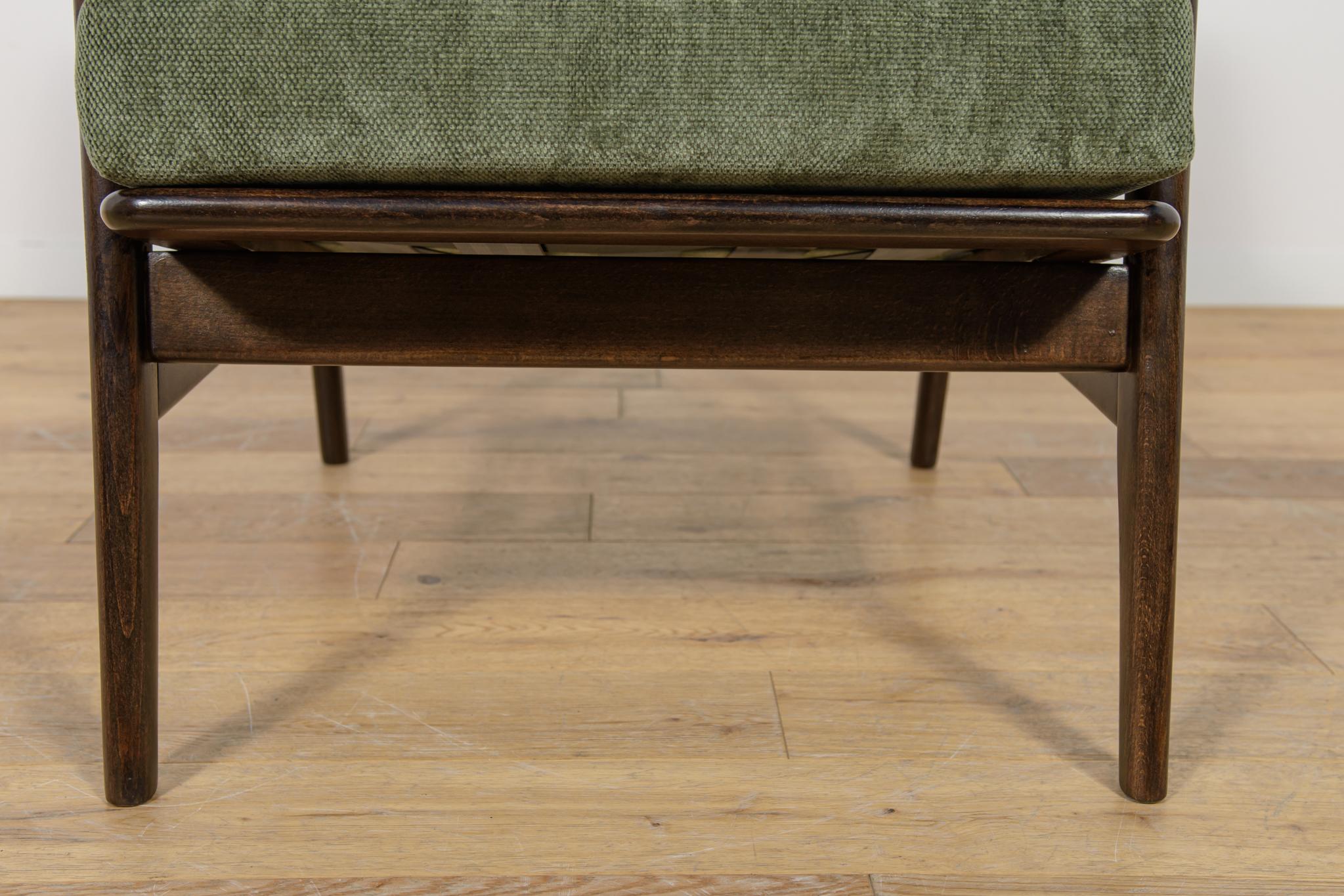 Poltrone Model 300-139 di Swarzędz Furniture Factory, anni '60, Set di 2 in vendita 11