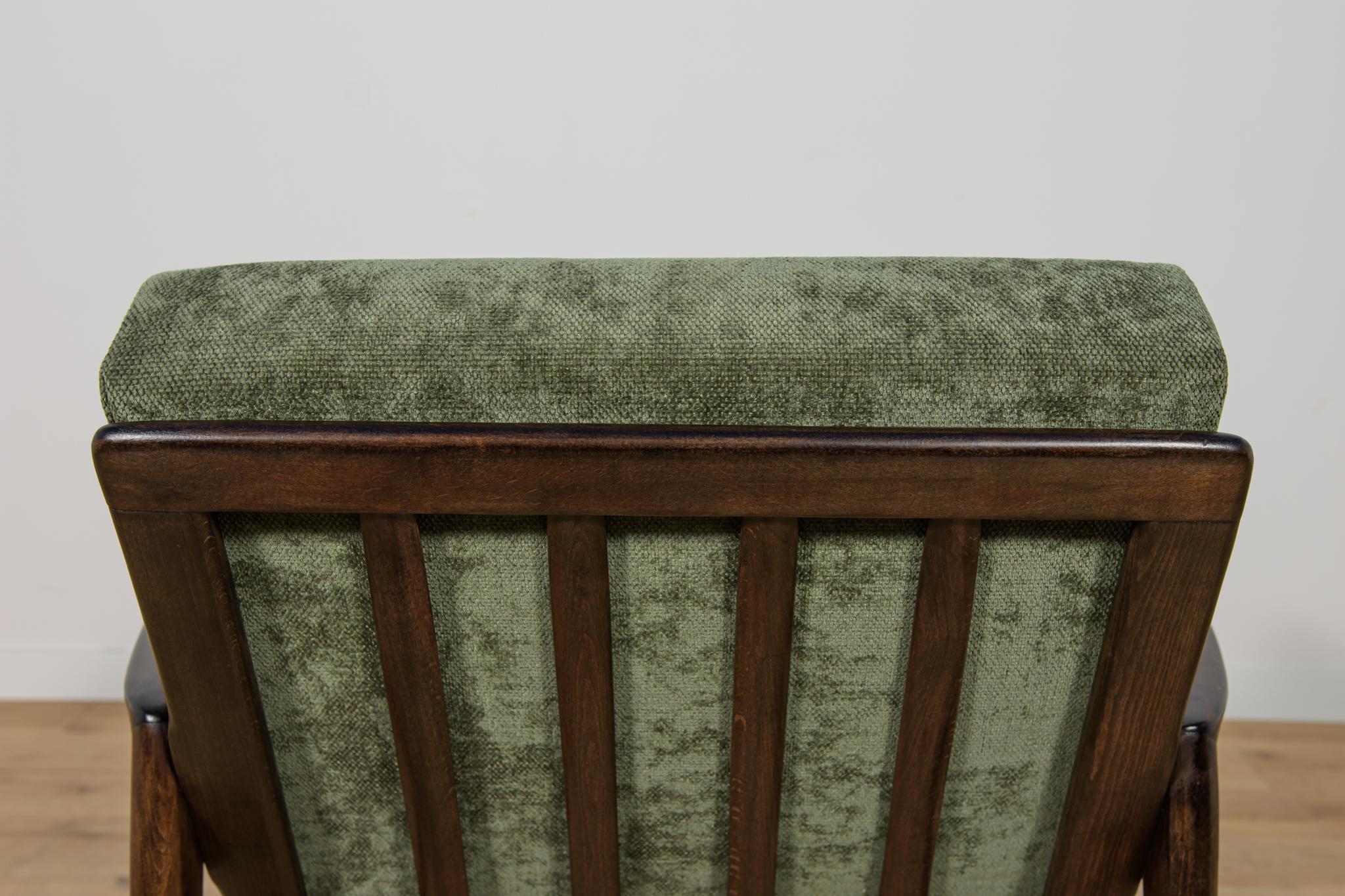 Poltrone Model 300-139 di Swarzędz Furniture Factory, anni '60, Set di 2 in vendita 12