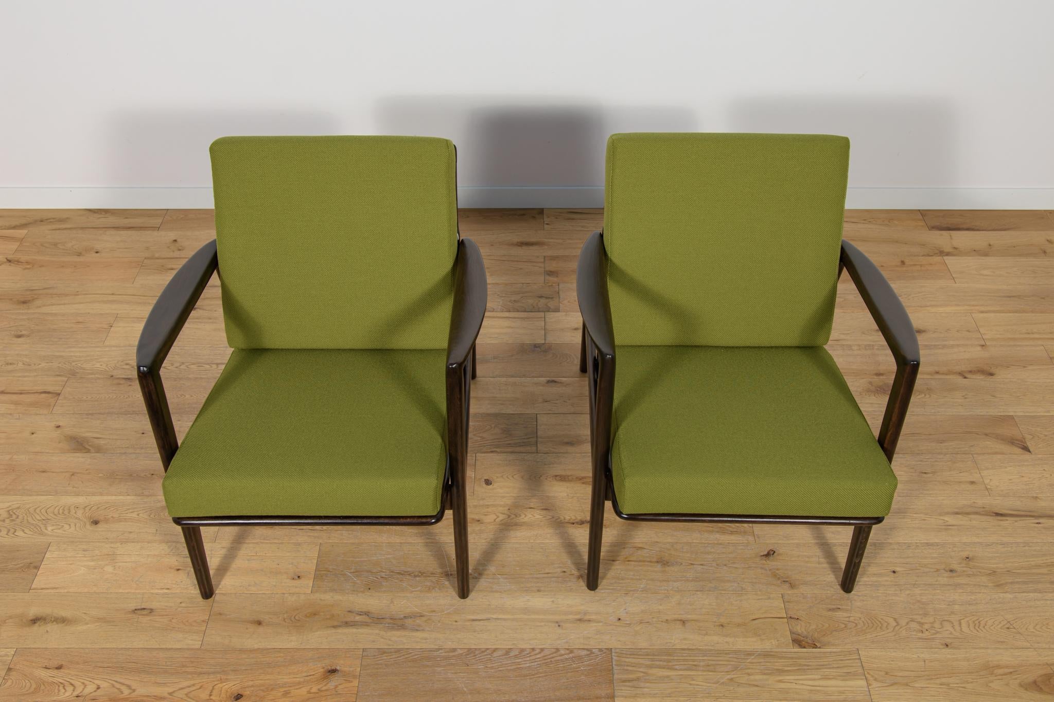 Mid-Century moderno Model 300-139 Armchairs from Swarzędz Furniture Factory, 1960s, Set of 2 in vendita