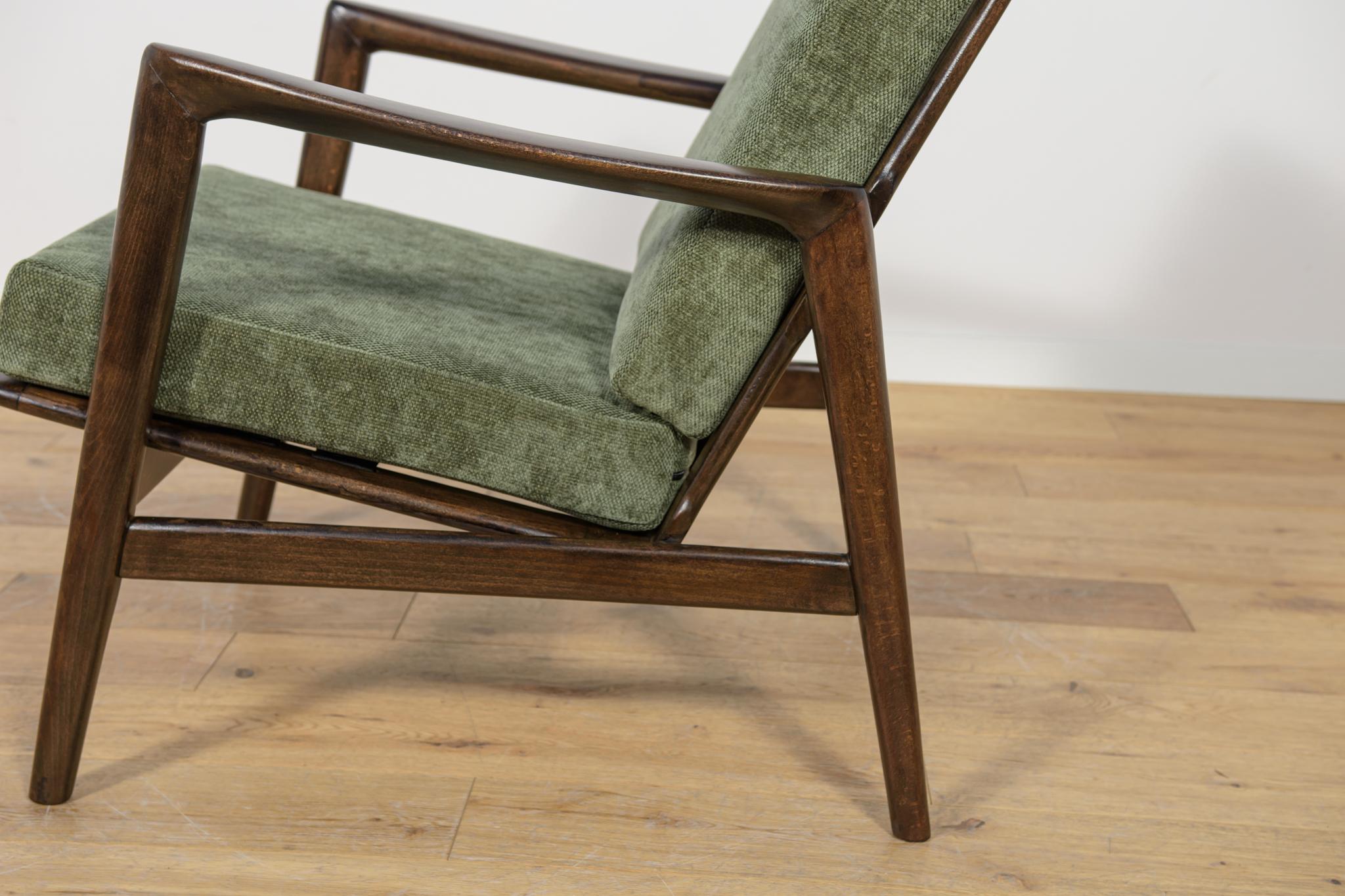 Poltrone Model 300-139 di Swarzędz Furniture Factory, anni '60, Set di 2 in vendita 1