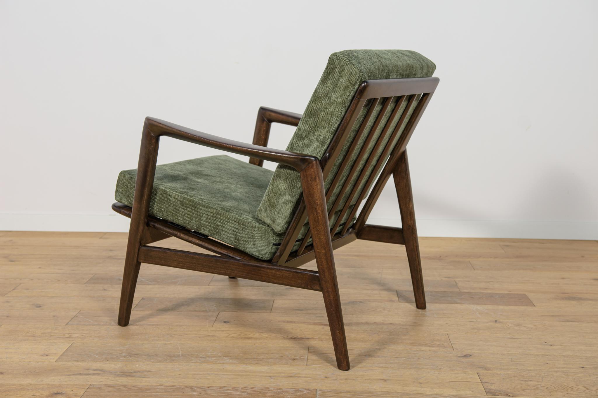 Poltrone Model 300-139 di Swarzędz Furniture Factory, anni '60, Set di 2 in vendita 2