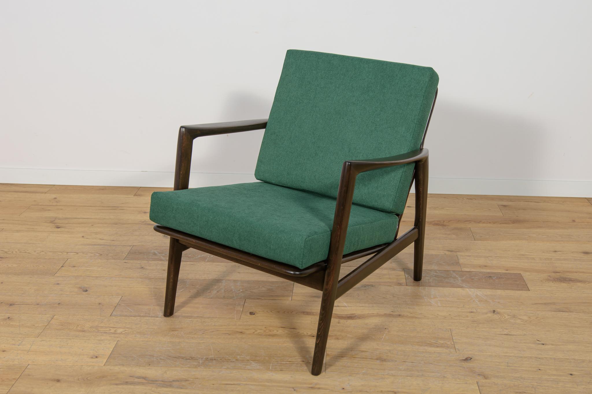 Sillones Modelo 300-139 de la Fábrica de Muebles Swarzędz, años 60, juego de 2 en venta 2