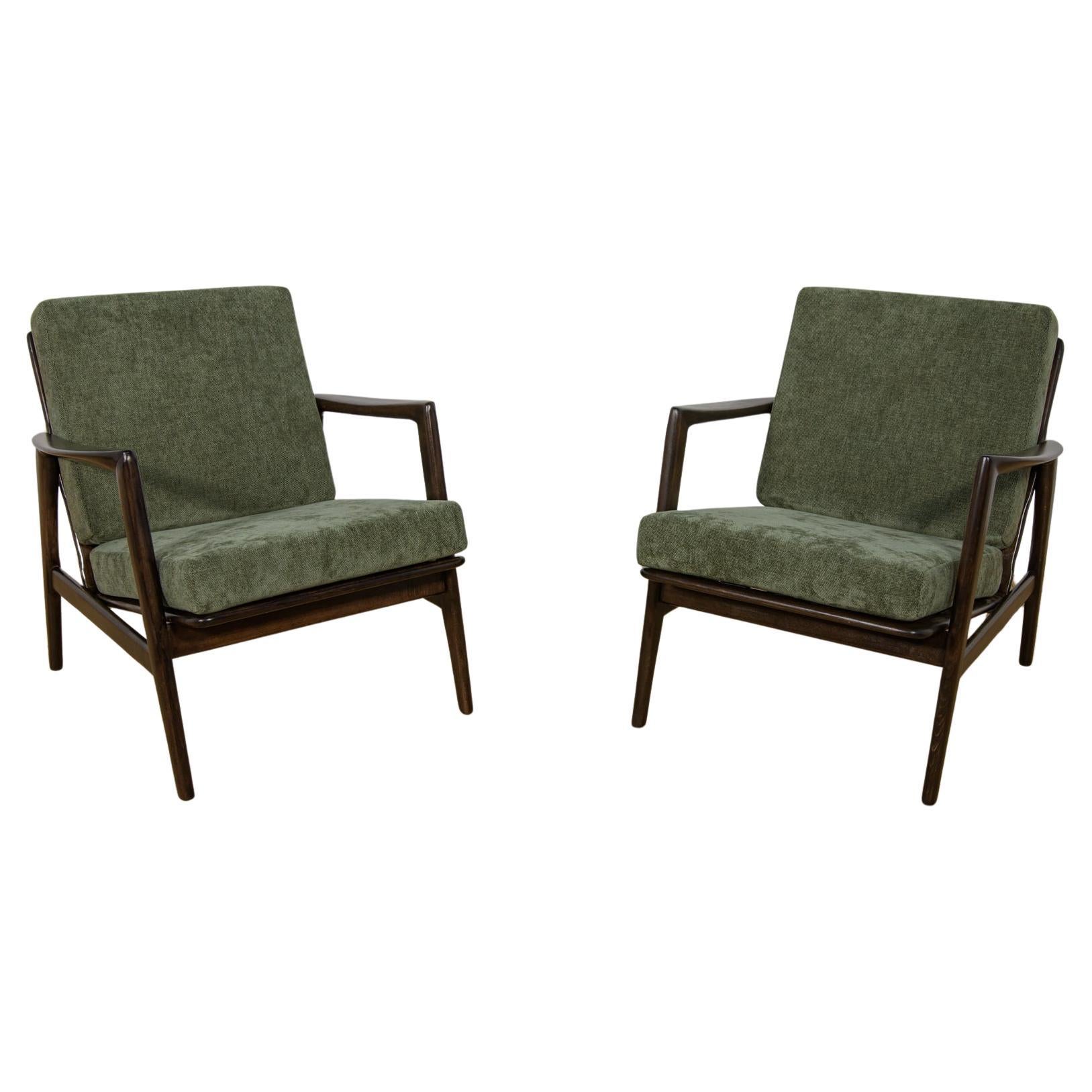 Sillones Modelo 300-139 de la Fábrica de Muebles Swarzędz, años 60, juego de 2