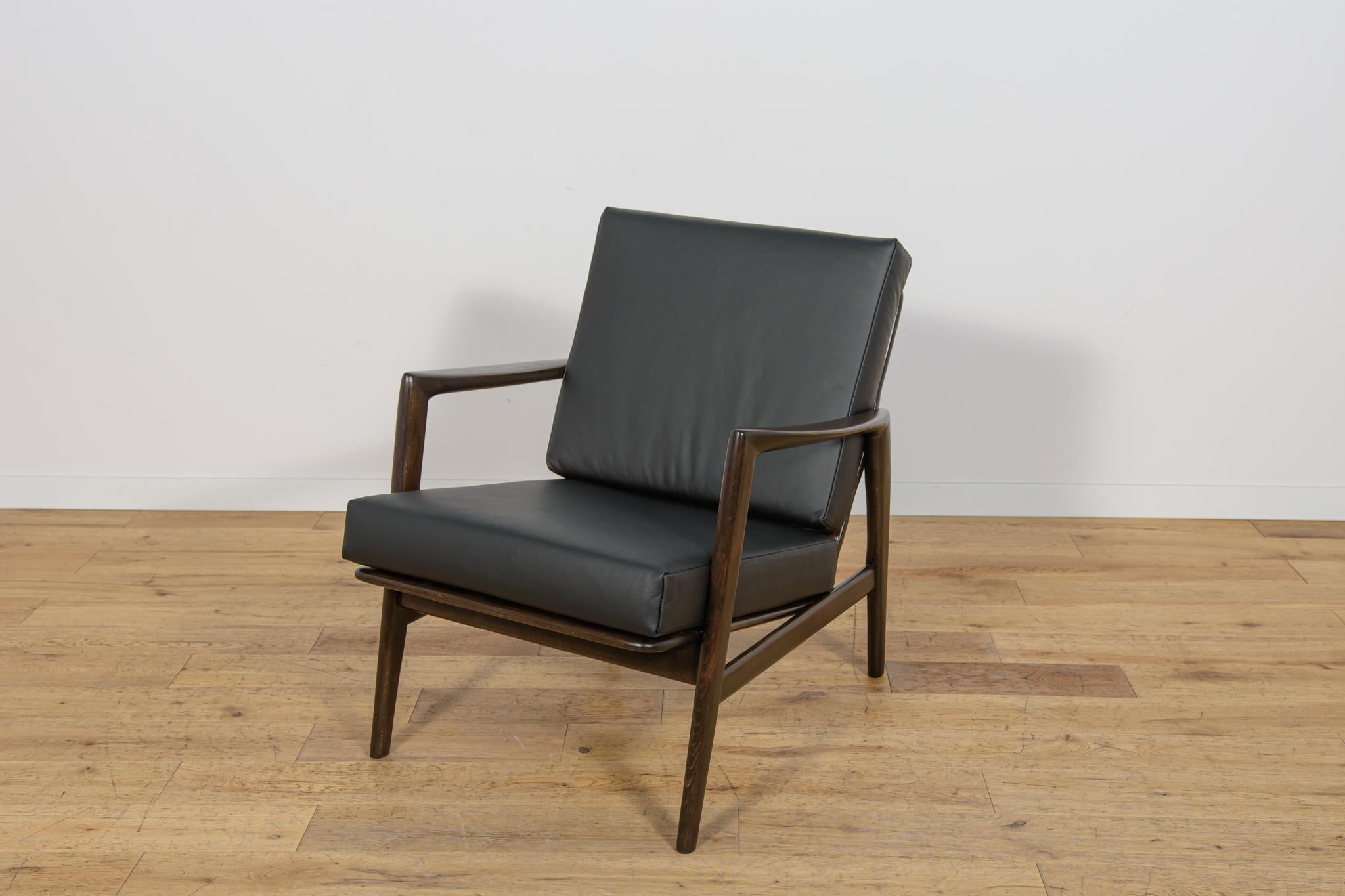 Model 300-139 Armchairs from Swarzędz Furniture Factory, Poland, 1960s, Set of 2 For Sale 3