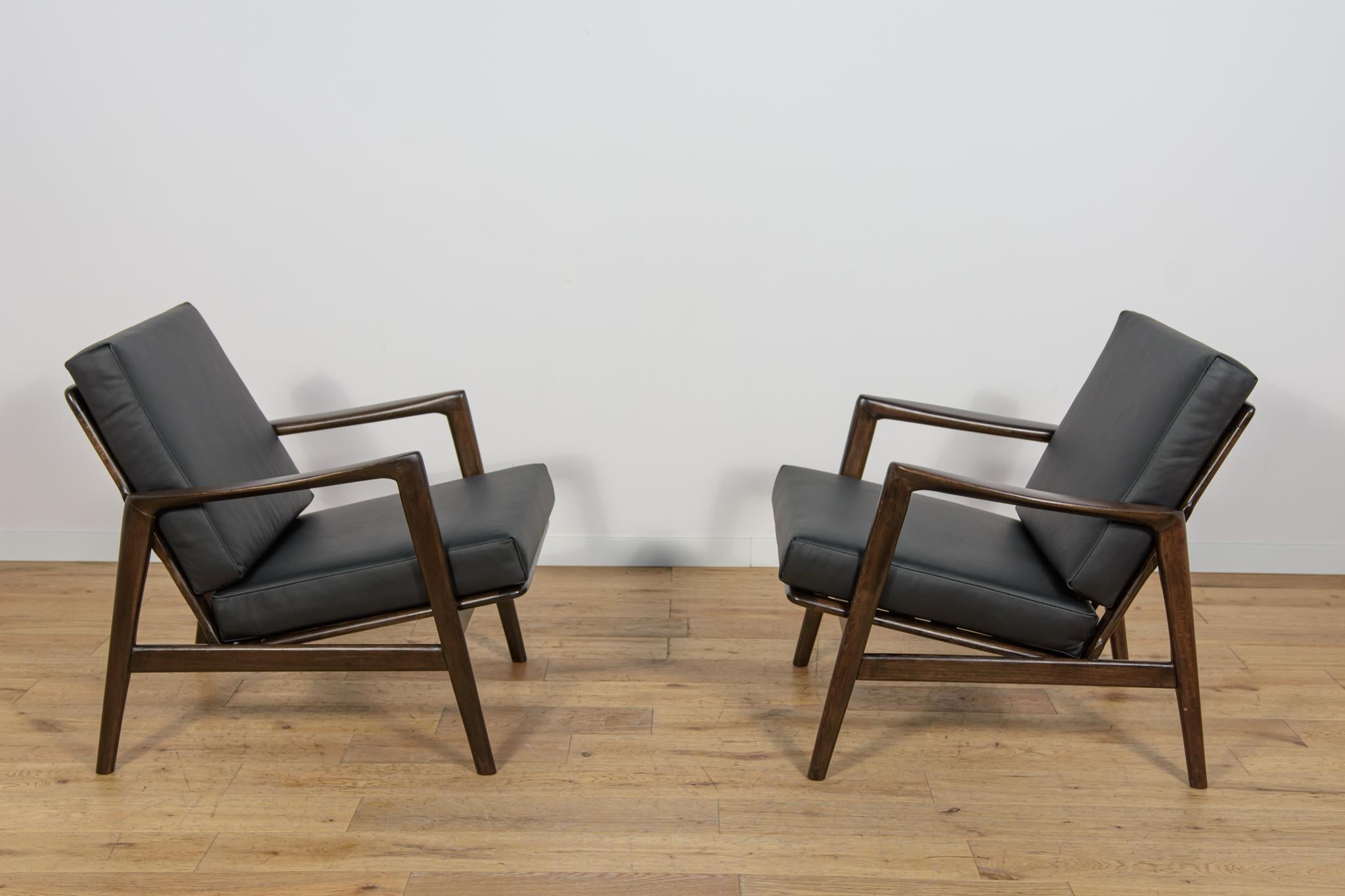 Woodwork Model 300-139 Armchairs from Swarzędz Furniture Factory, Poland, 1960s, Set of 2 For Sale