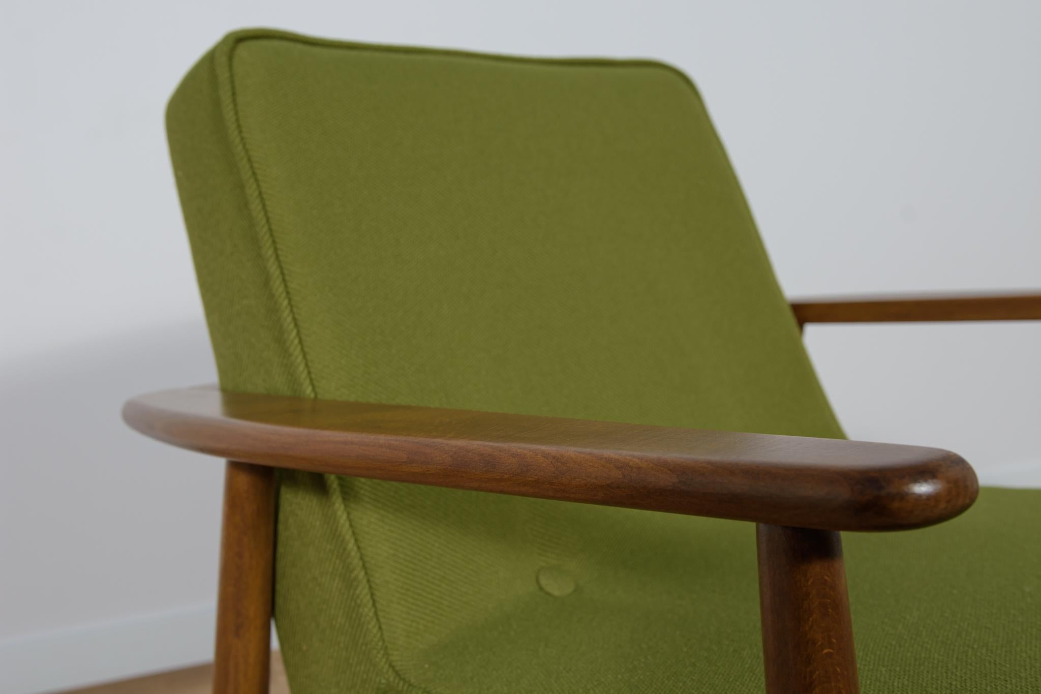  Model 300-192 Armchair by Juliusz Kedziorek from Goscinska Furniture Factory. For Sale 7