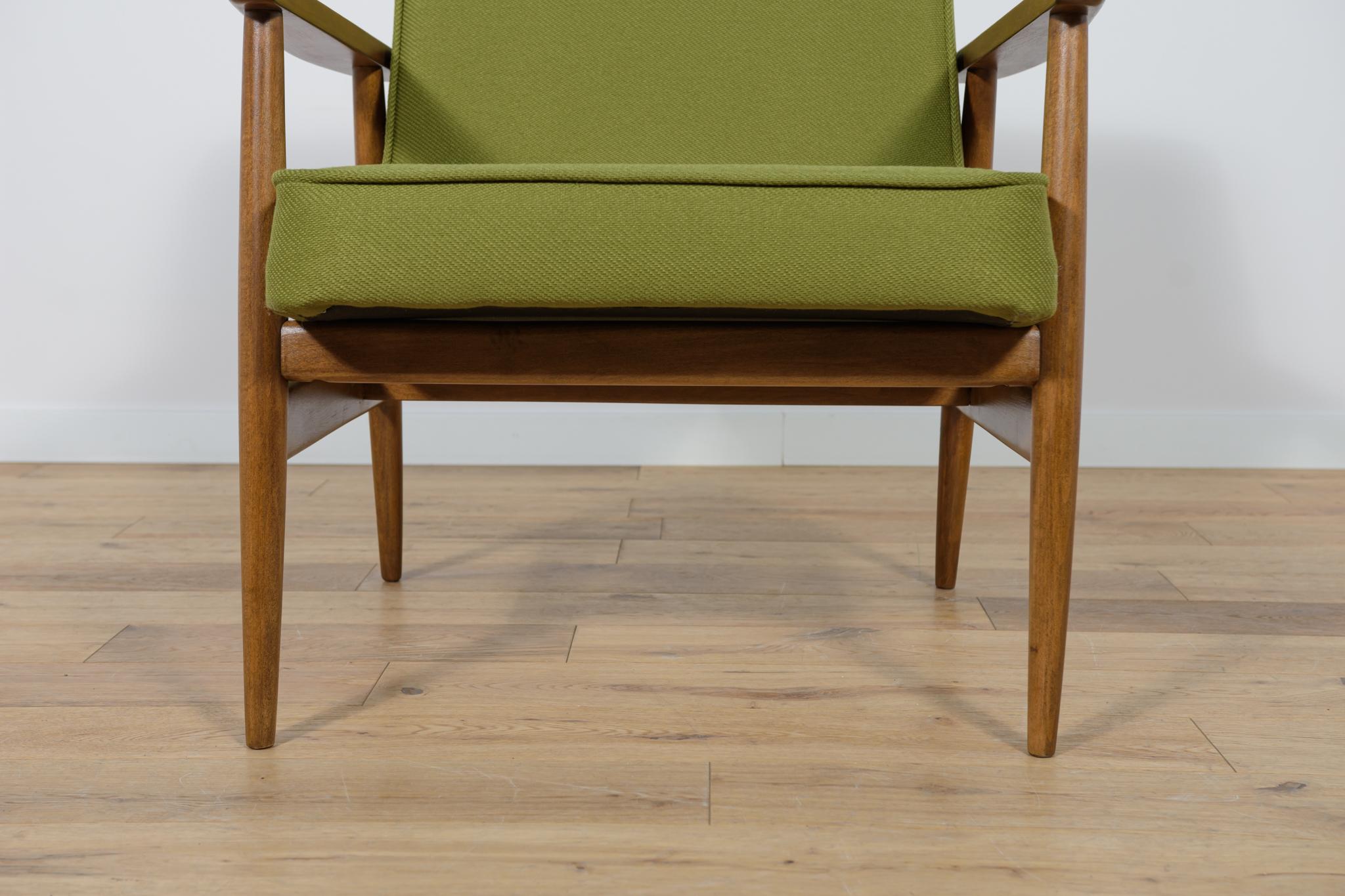  Model 300-192 Armchair by Juliusz Kedziorek from Goscinska Furniture Factory. For Sale 10