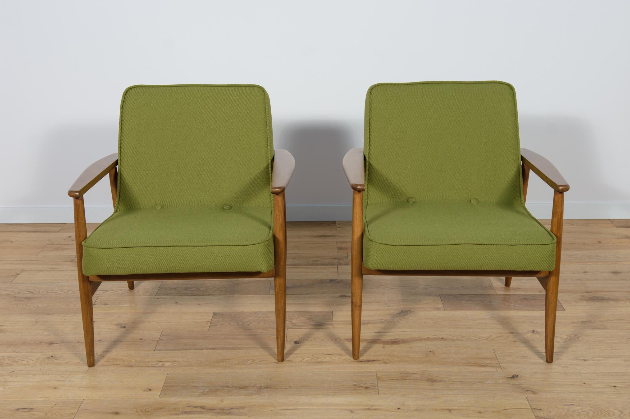 A pair of Polish Type 300-192 armchairs designed by Juliusz Kędziorek for Gościcińska Fabryka Mebli in the early 1970s.
The armchairs have undergone professional carpentry and upholstery renovation. The beech wood was cleaned of the old surface,