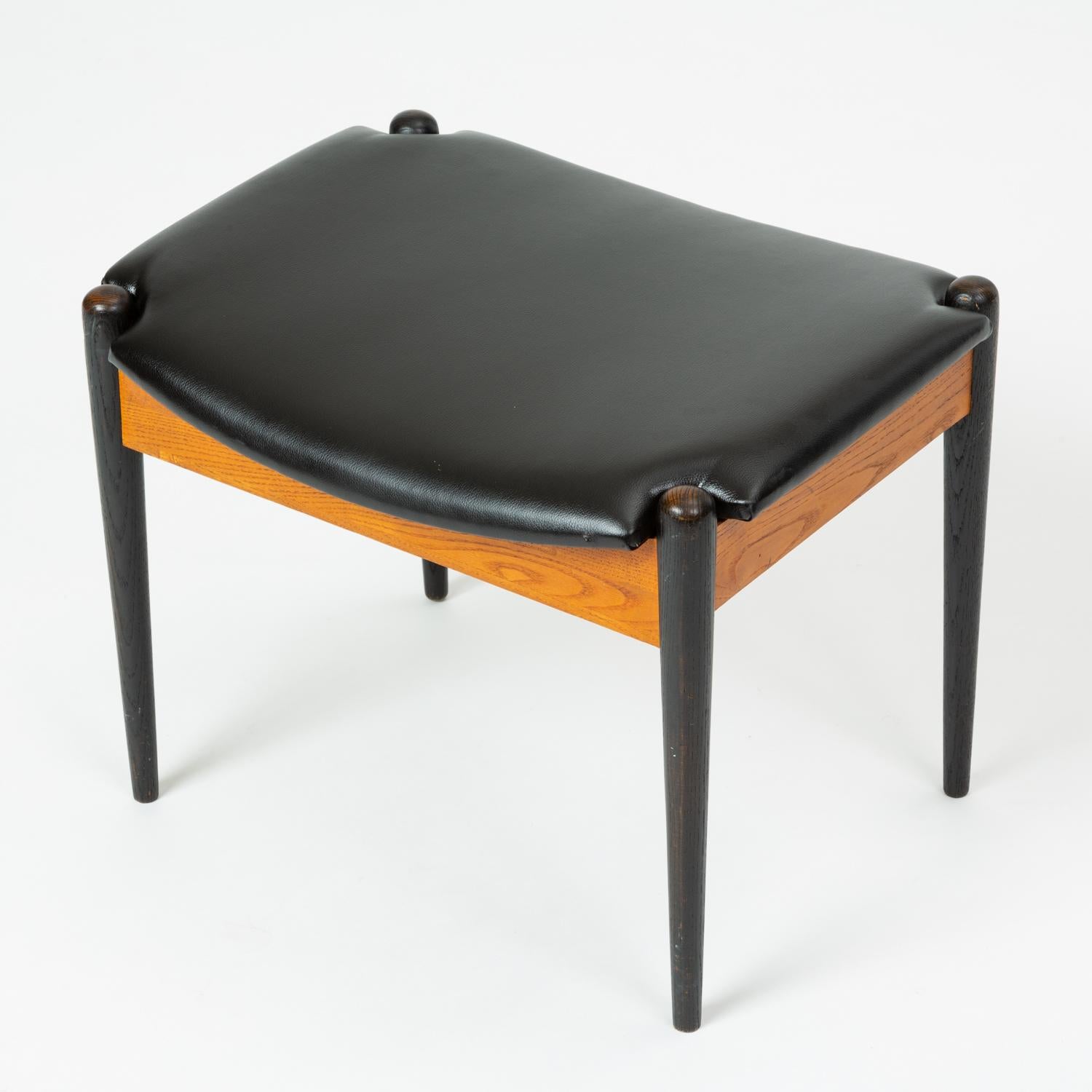 Ebonized Model 3007 Stool by Arthur Umanoff for Washington Woodcraft