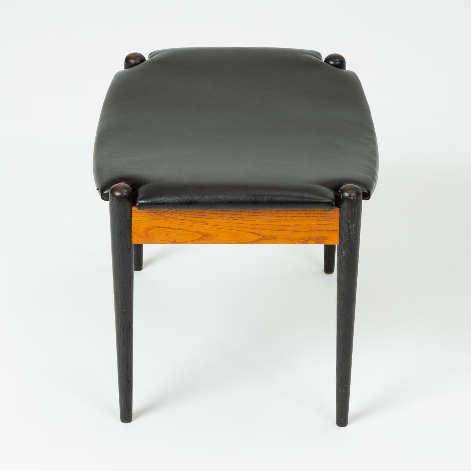 Model 3007 Stool by Arthur Umanoff for Washington Woodcraft In Good Condition In Los Angeles, CA