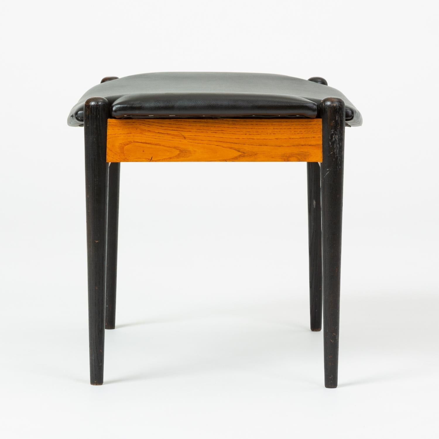 Mid-20th Century Model 3007 Stool by Arthur Umanoff for Washington Woodcraft