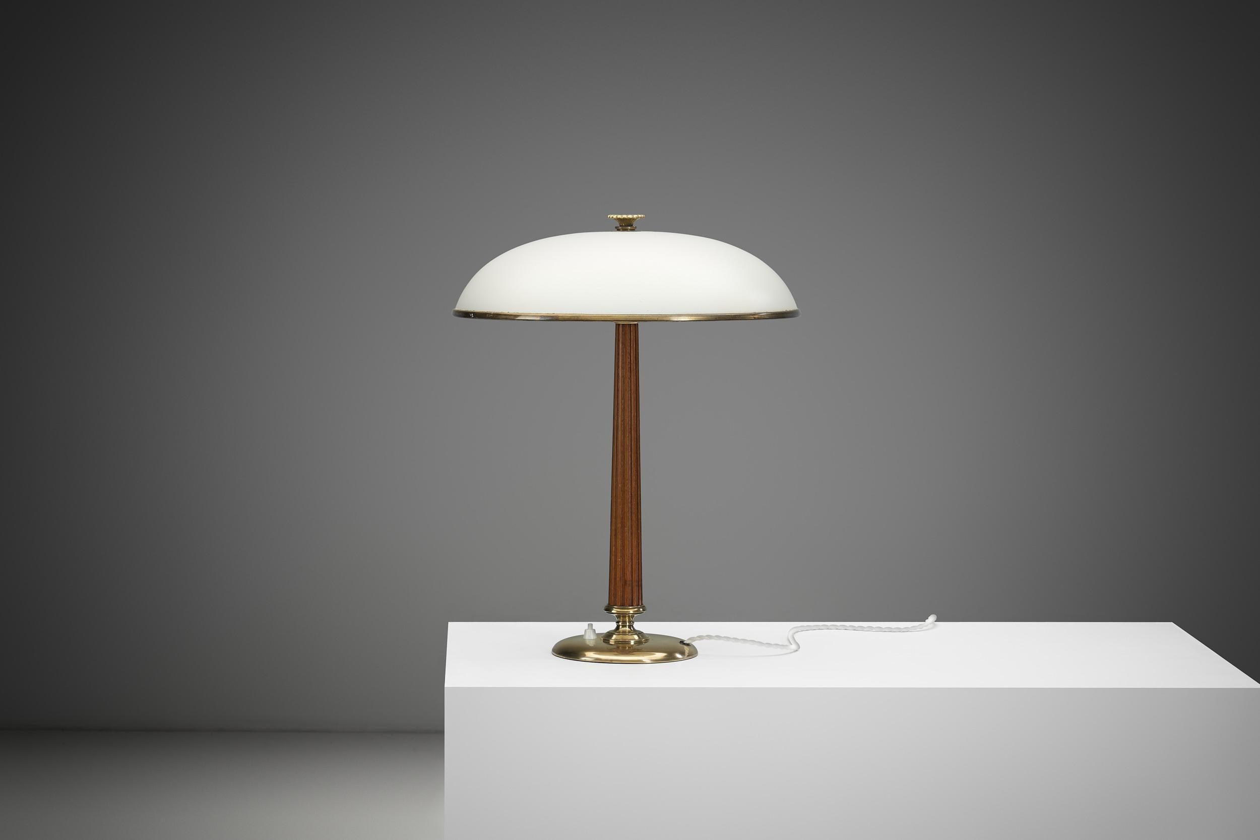 Suédois Lampe de table Model 