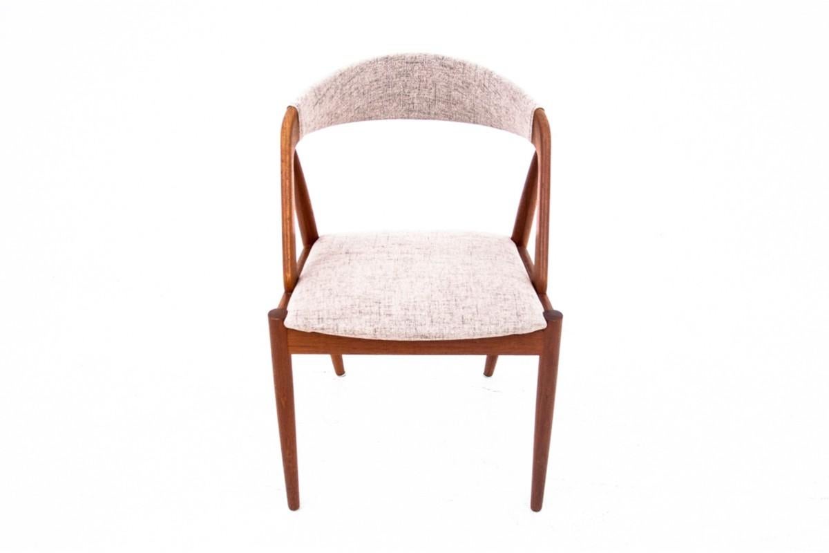 Un ensemble de six chaises en teck conçues par Kai Kristiansen. Modèle culte classique 31. Léger, stable, construction intéressante. Les chaises ont fait l'objet d'une rénovation du bois et d'un remplacement du rembourrage par un nouveau.

Parfait
