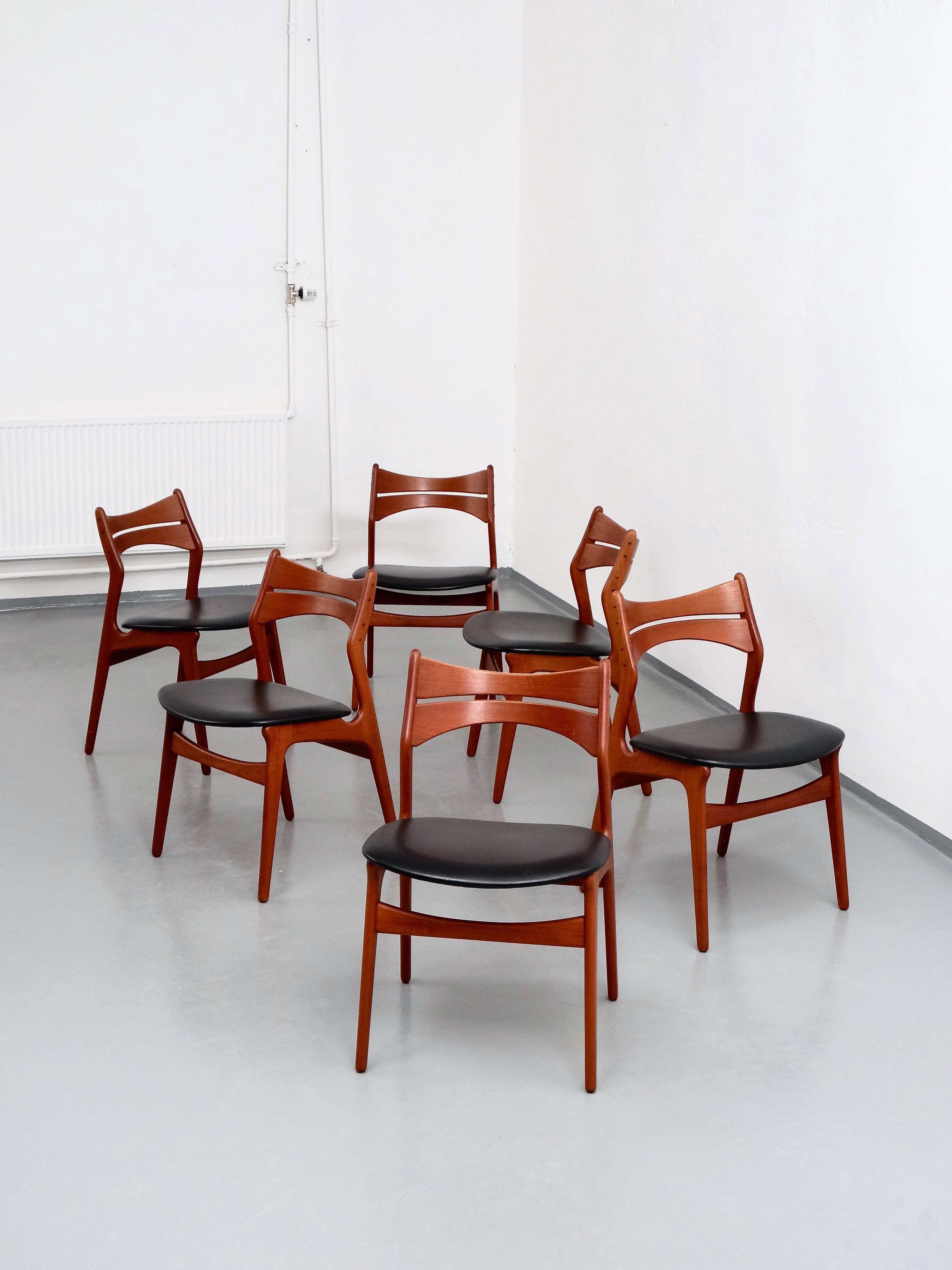 Model 310 Teak Dining Chairs by Erik Buck for Chr. Christiansen, Set of Four In Excellent Condition In Helsinki, FI