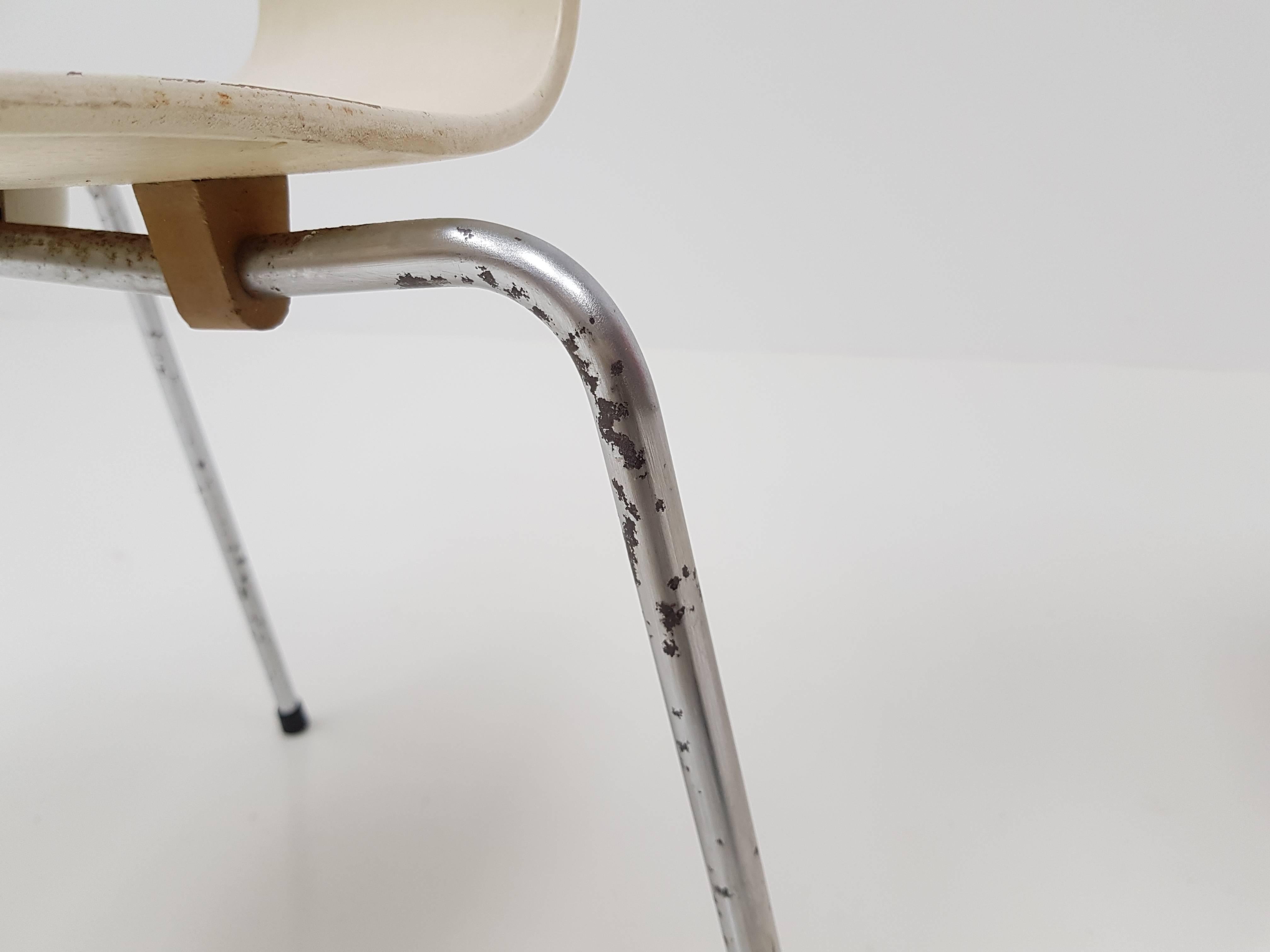 Model 3100 'Ant' Chairs by Arne Jacobsen for Fritz Hansen, Designed 1952 3