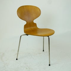 Chaise fourreau tripode modèle 3100 d'Arne Jacobsen pour Fritz Hansen
