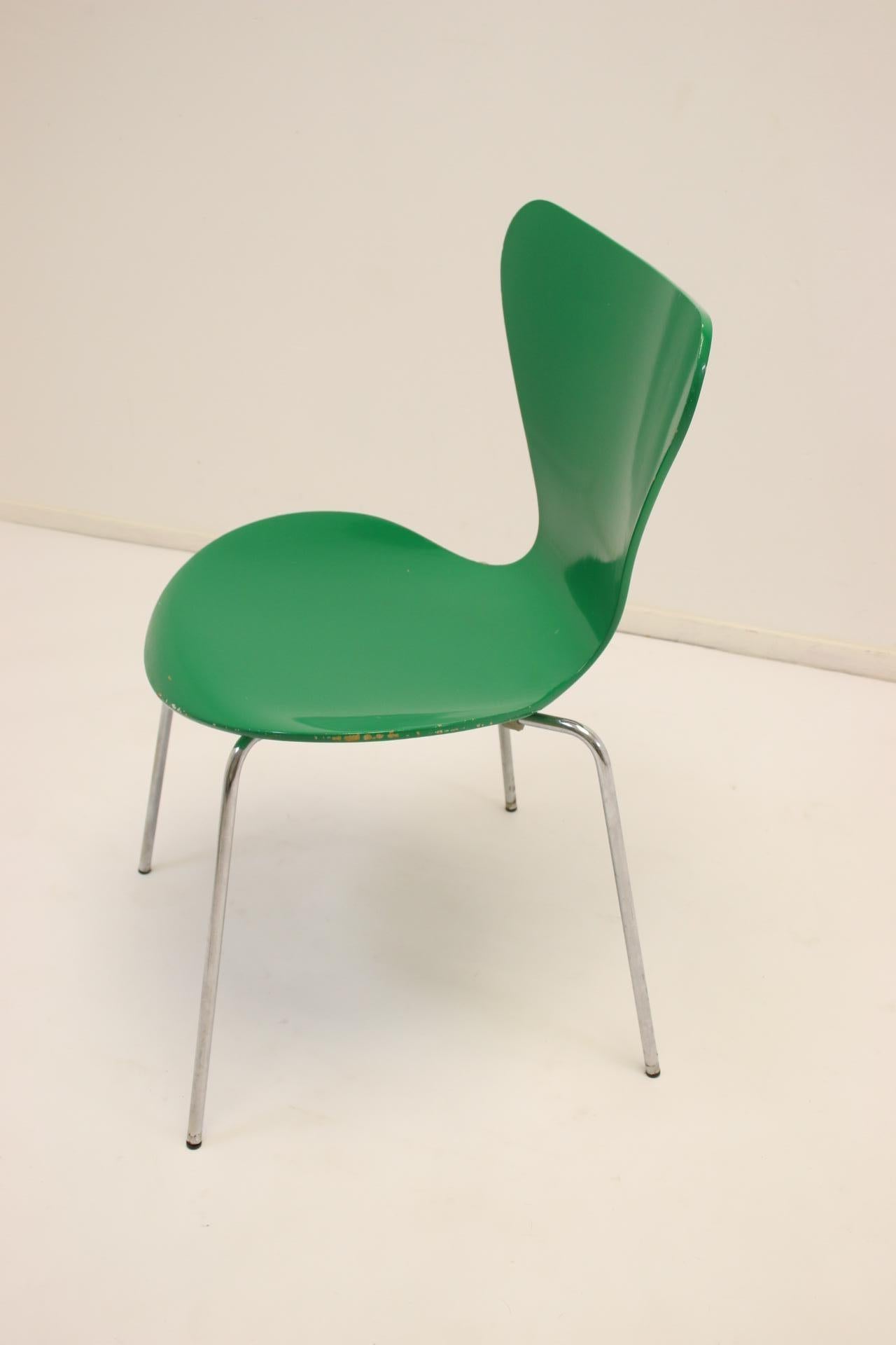 Mid-Century Modern Model 3107 Dining Table Chair Green by Arne Jacobsen, 1979