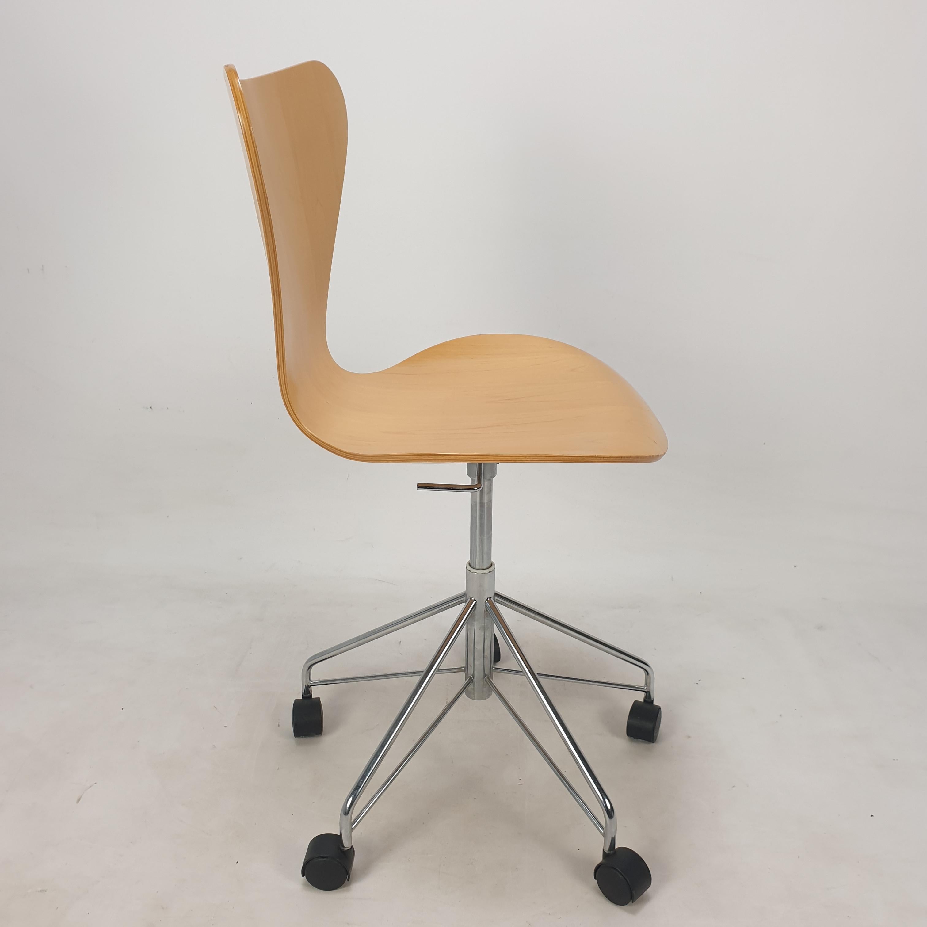 Metal Model 3117 Office Swivel Chair by Arne Jacobsen for Fritz Hansen, 1994 For Sale