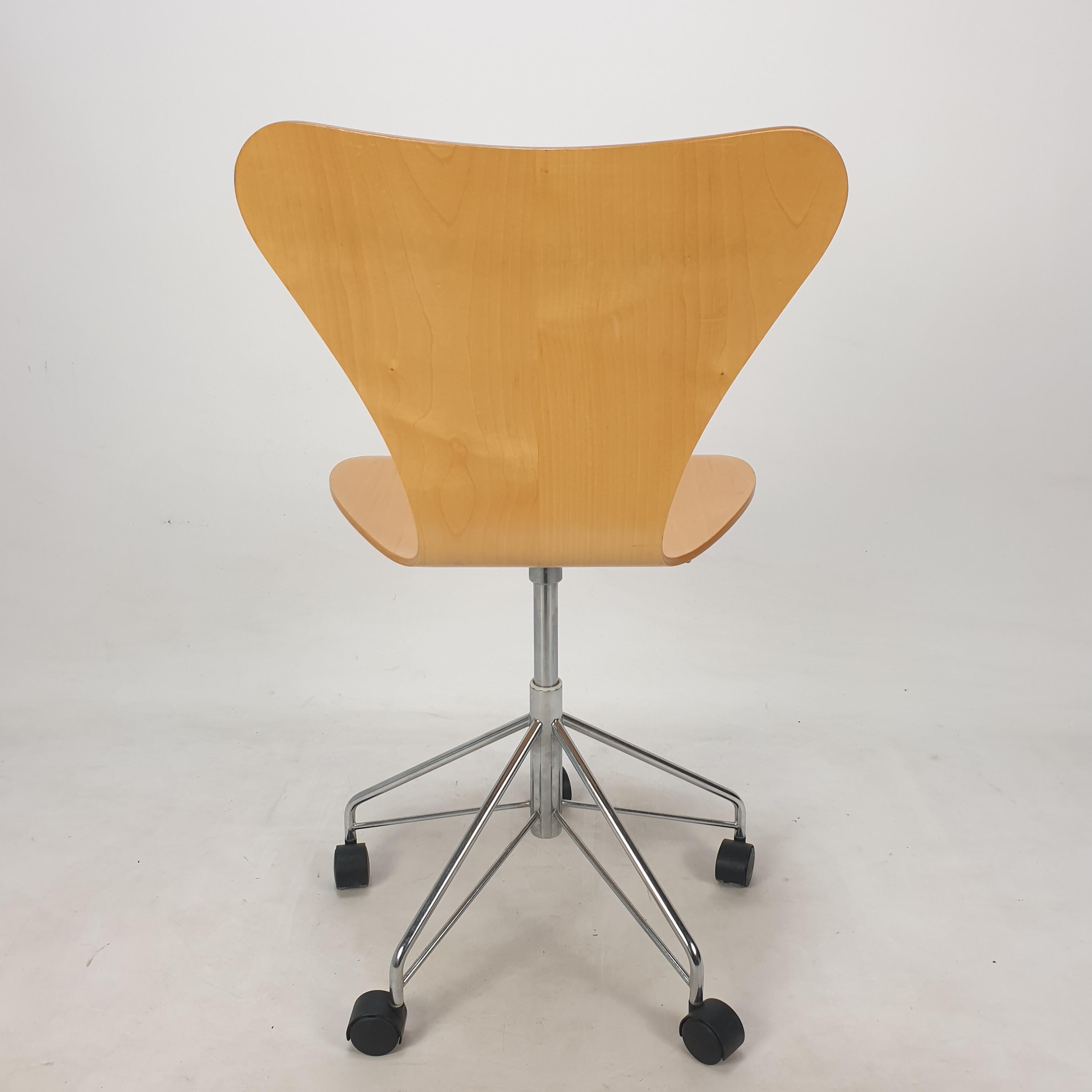Model 3117 Office Swivel Chair by Arne Jacobsen for Fritz Hansen, 1994 For Sale 1