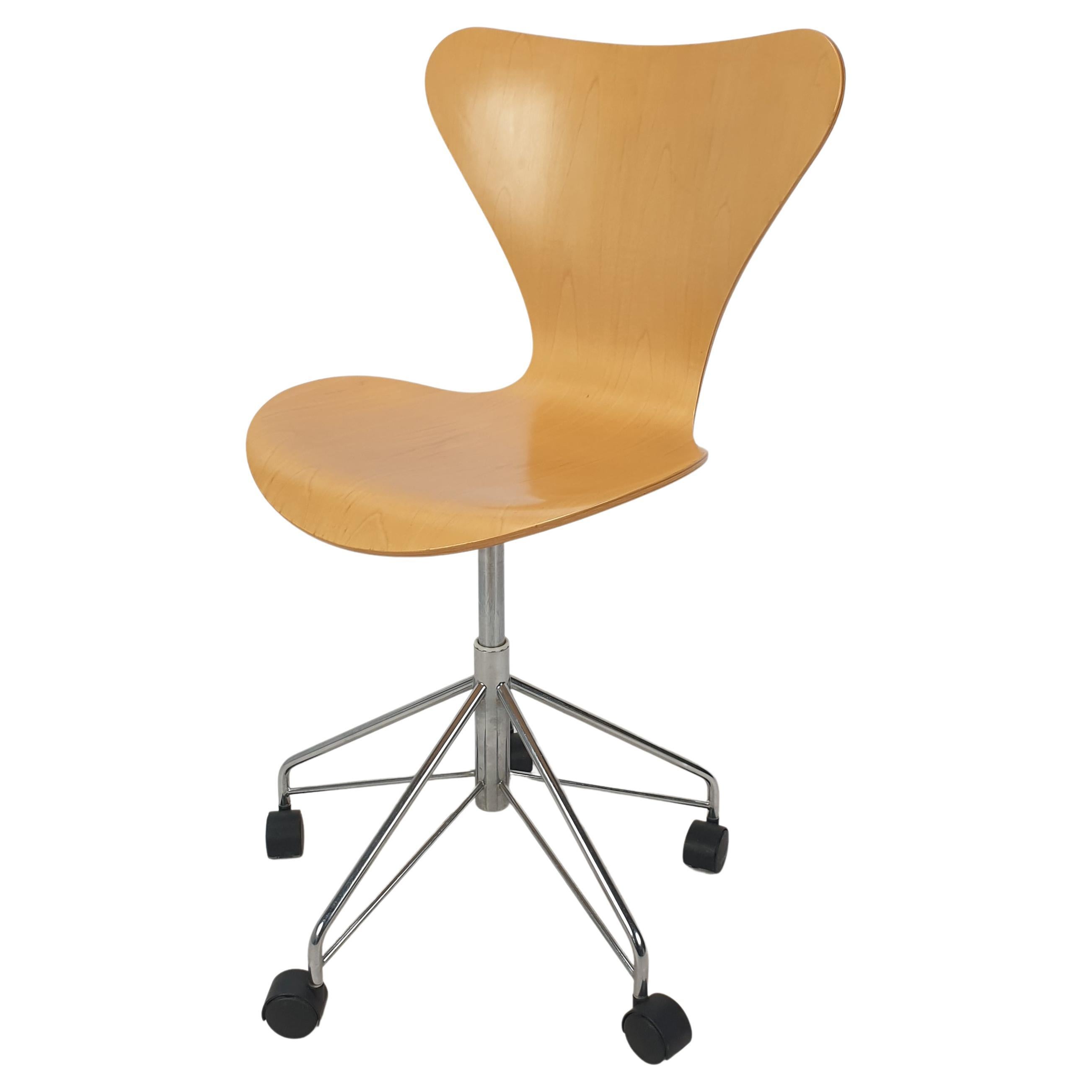 Model 3117 Office Swivel Chair by Arne Jacobsen for Fritz Hansen, 1994 For Sale