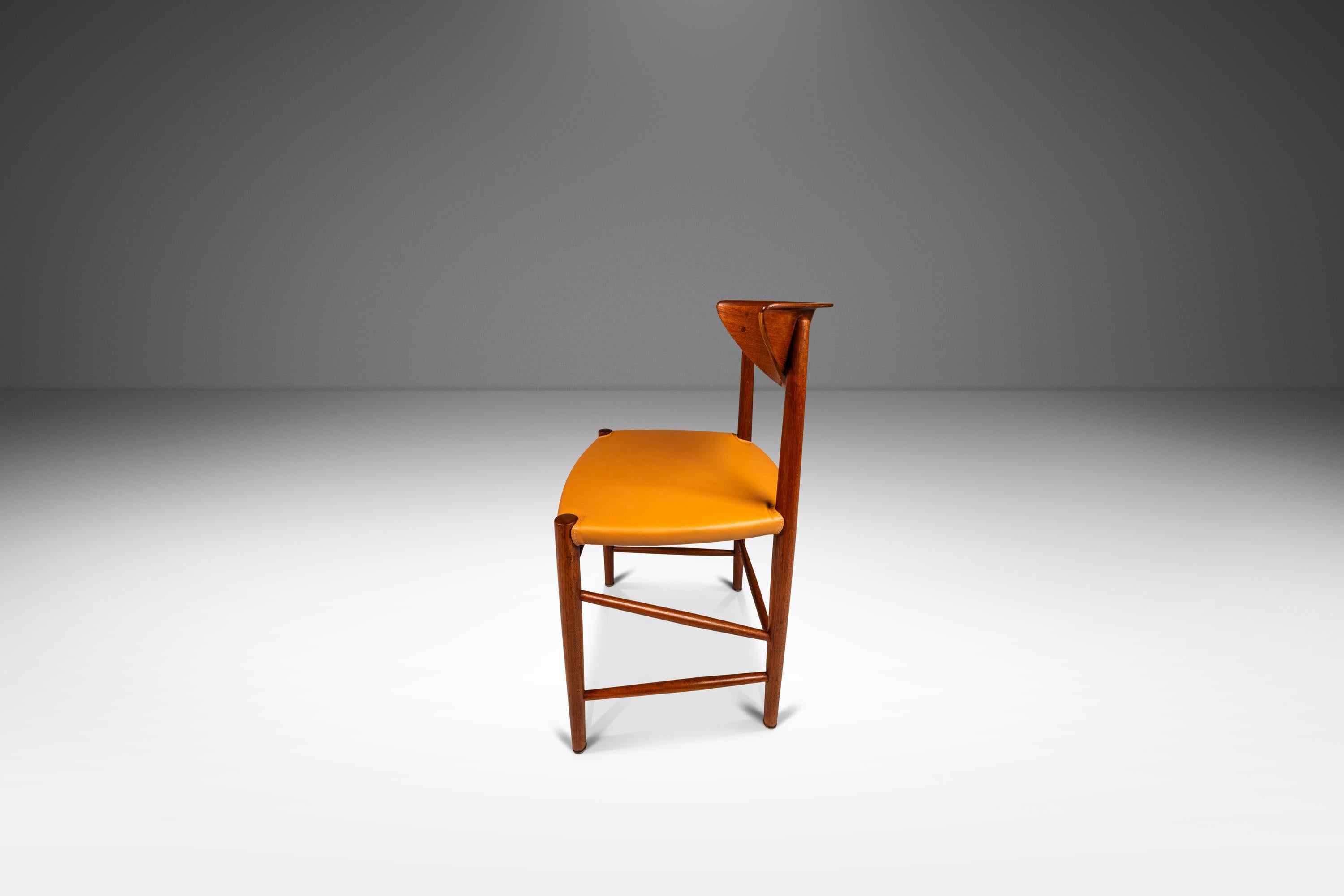 Vintage By, une rare chaise d'appoint modèle 317 dans un état vintage exceptionnel. Conçu par
Le duo de designers emblématiques Peter Hvidt & Orla Mølgaard-Nielsen a conçu cette chaise avec beaucoup d'art.
l'incarnation de l'