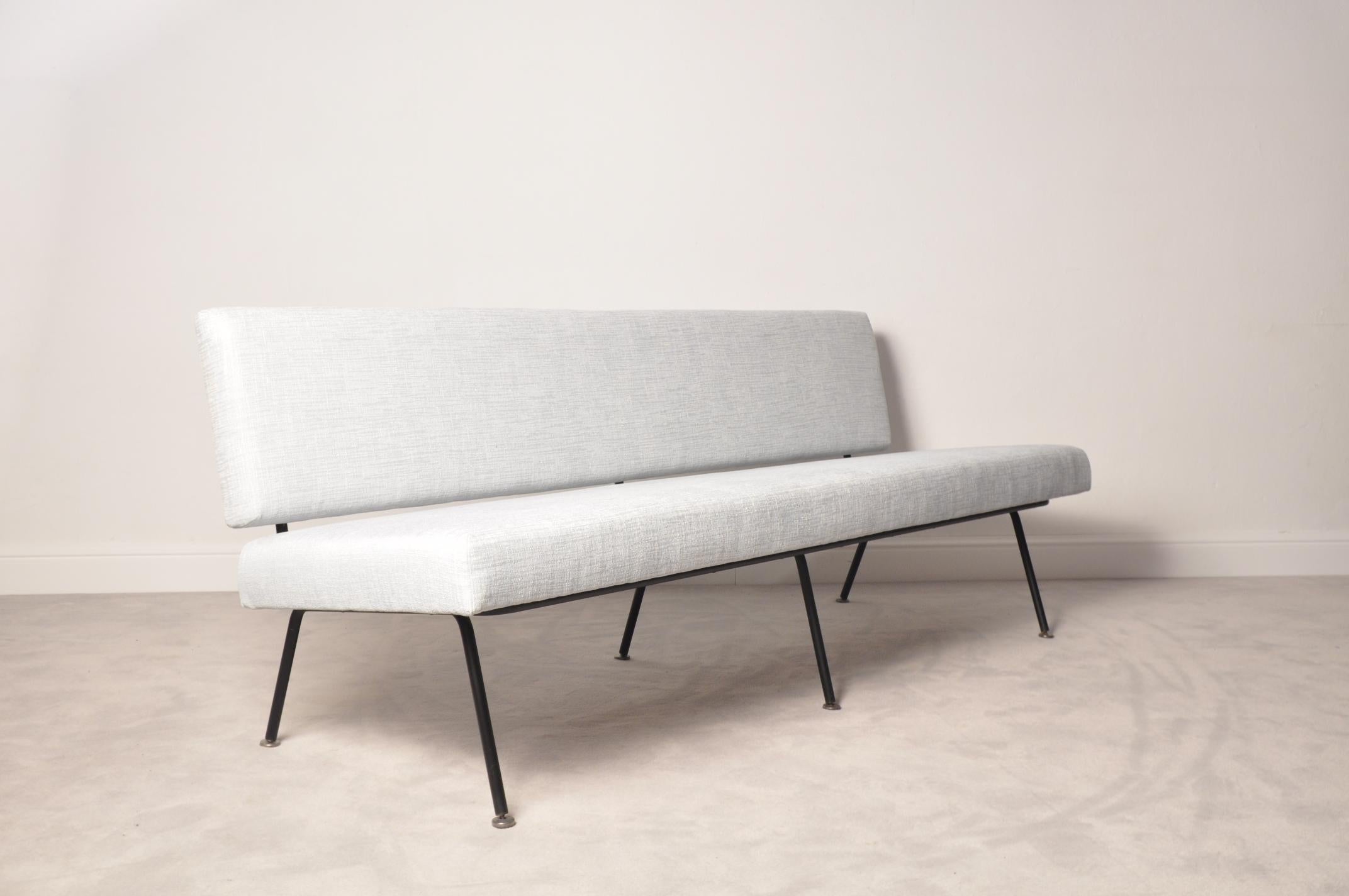 Mid-20th Century Model 32 Sofa by Florence Knoll for Knoll International, 1965